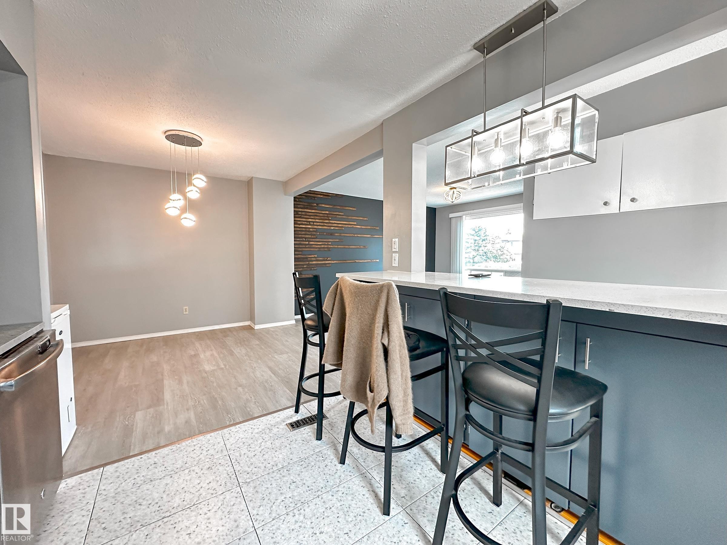 858 Erin Place, Edmonton, AB - Indoor