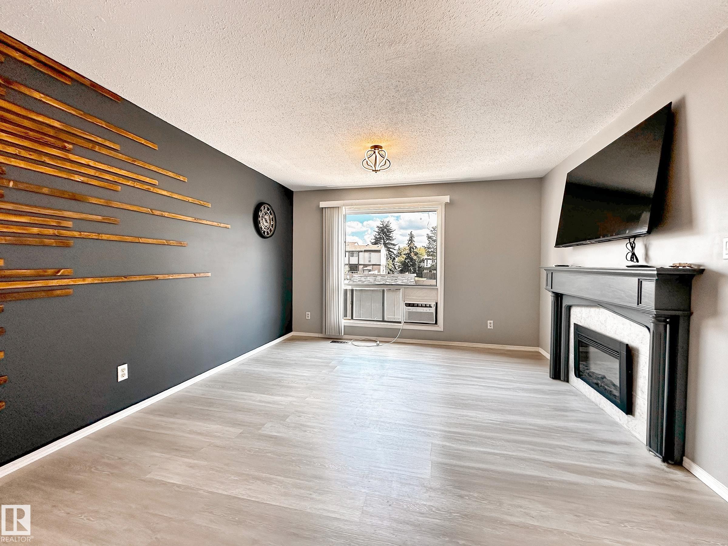858 Erin Place, Edmonton, AB - Indoor With Fireplace