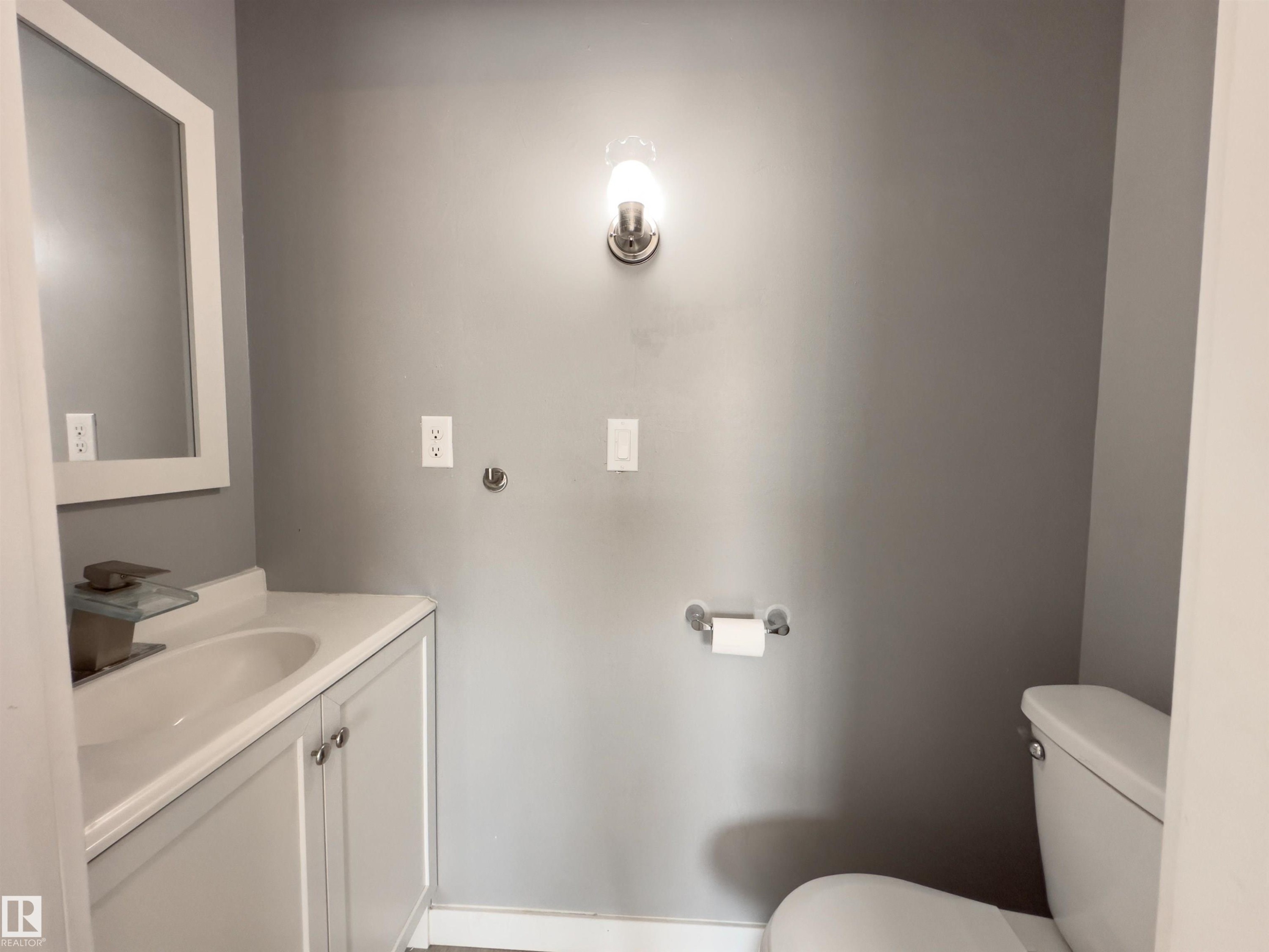 858 Erin Place, Edmonton, AB - Indoor Photo Showing Bathroom