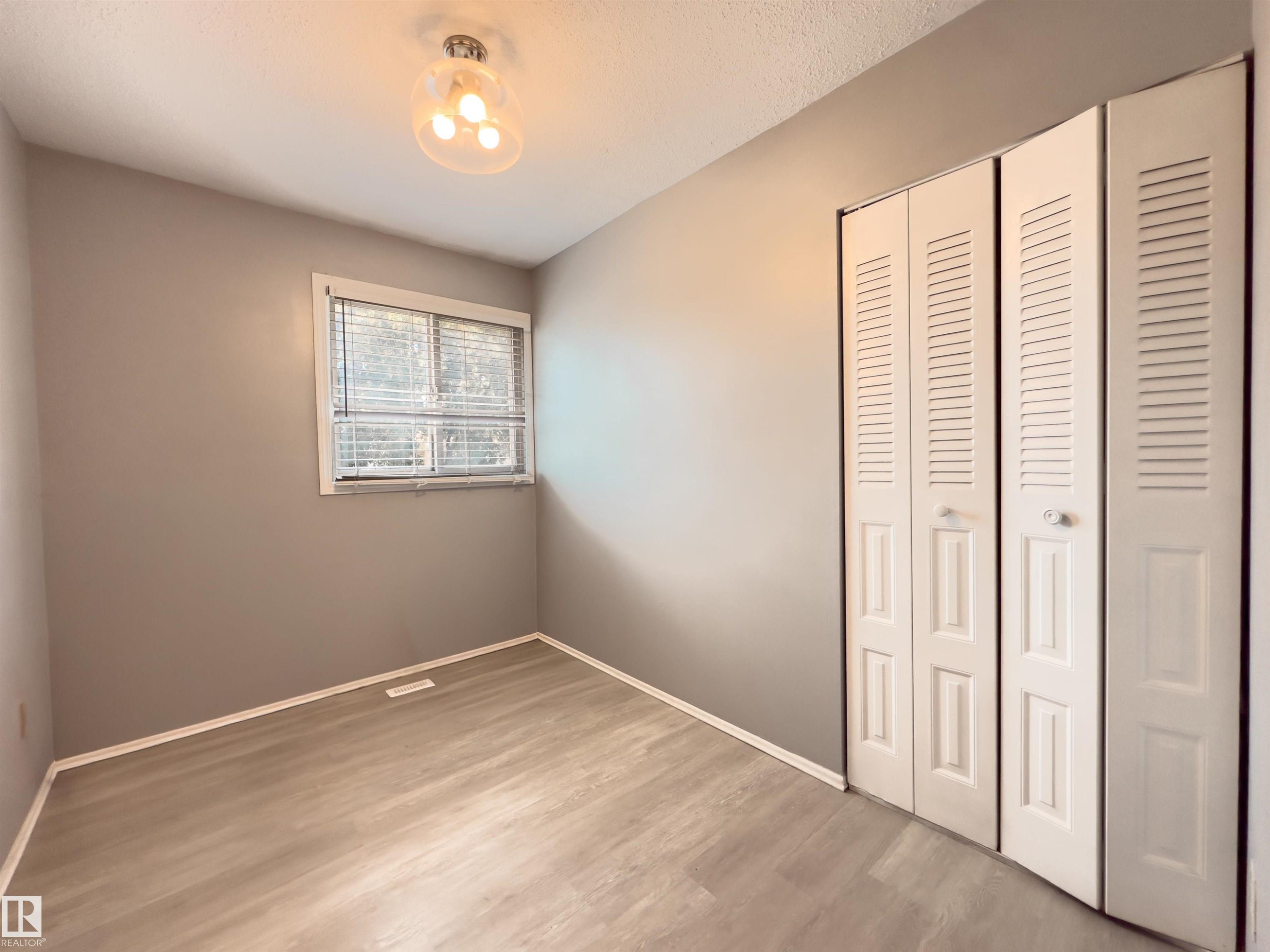 858 Erin Place, Edmonton, AB - Indoor Photo Showing Other Room