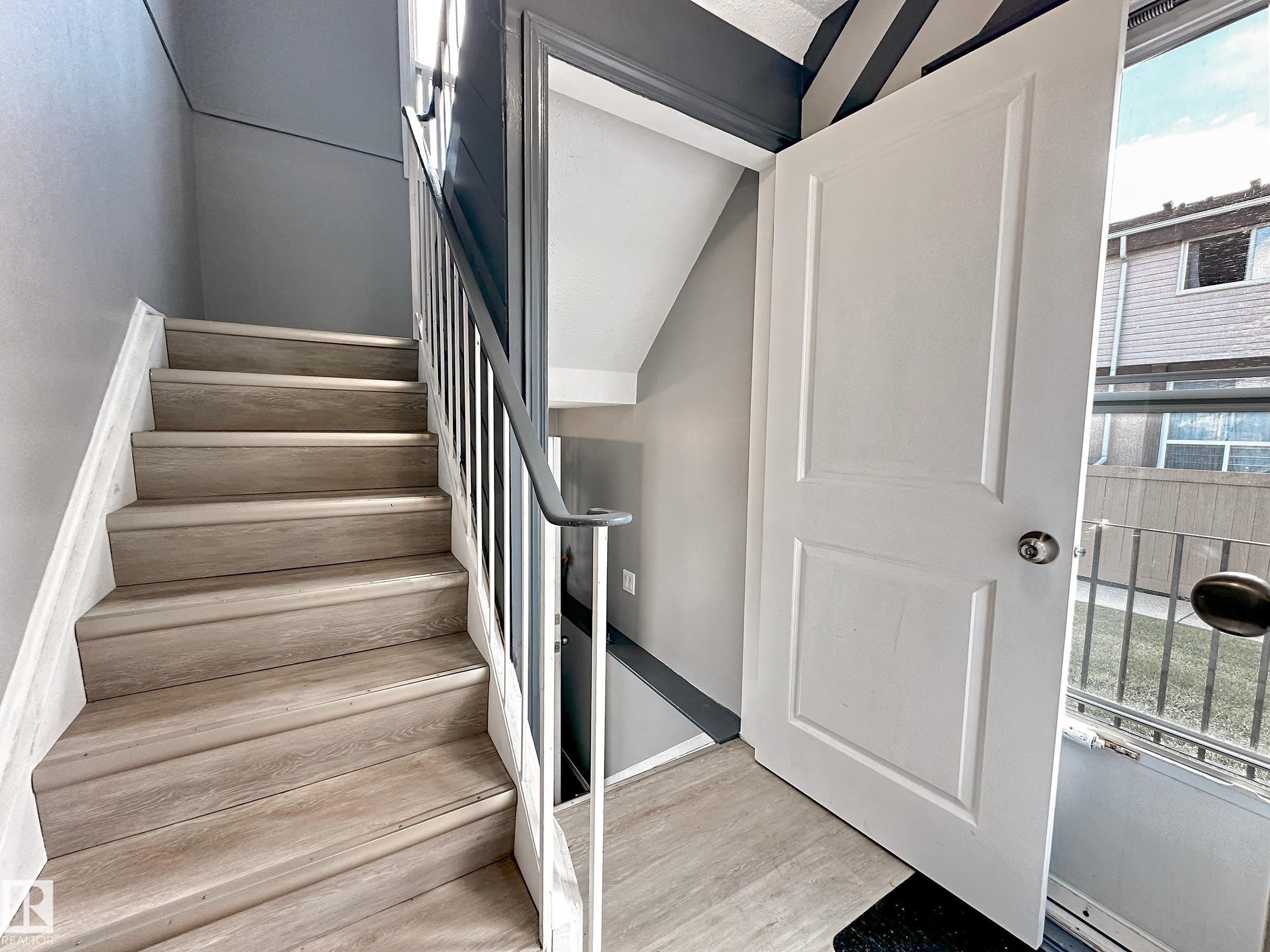 858 Erin Place, Edmonton, AB - Indoor Photo Showing Other Room