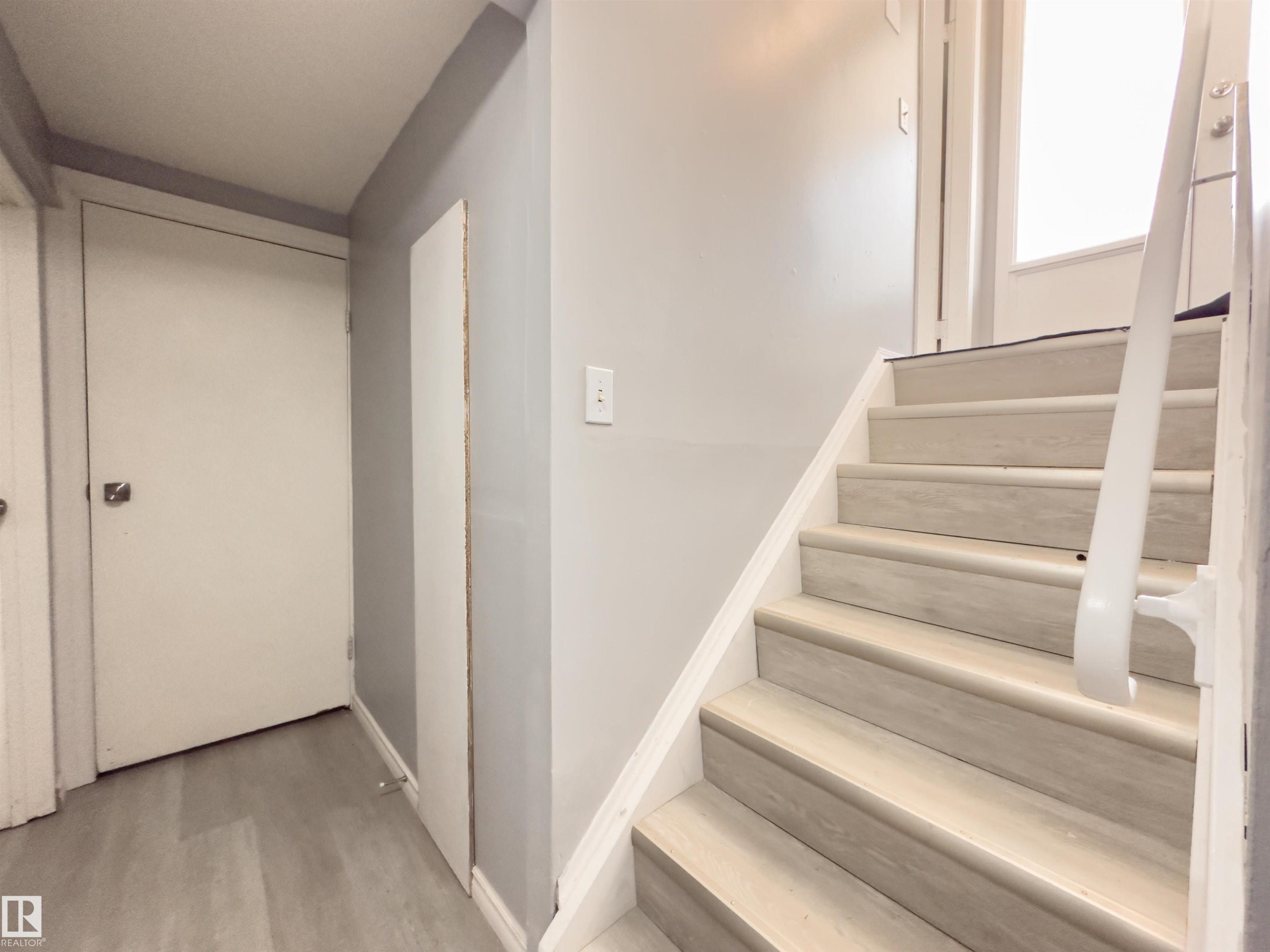 858 Erin Place, Edmonton, AB - Indoor Photo Showing Other Room