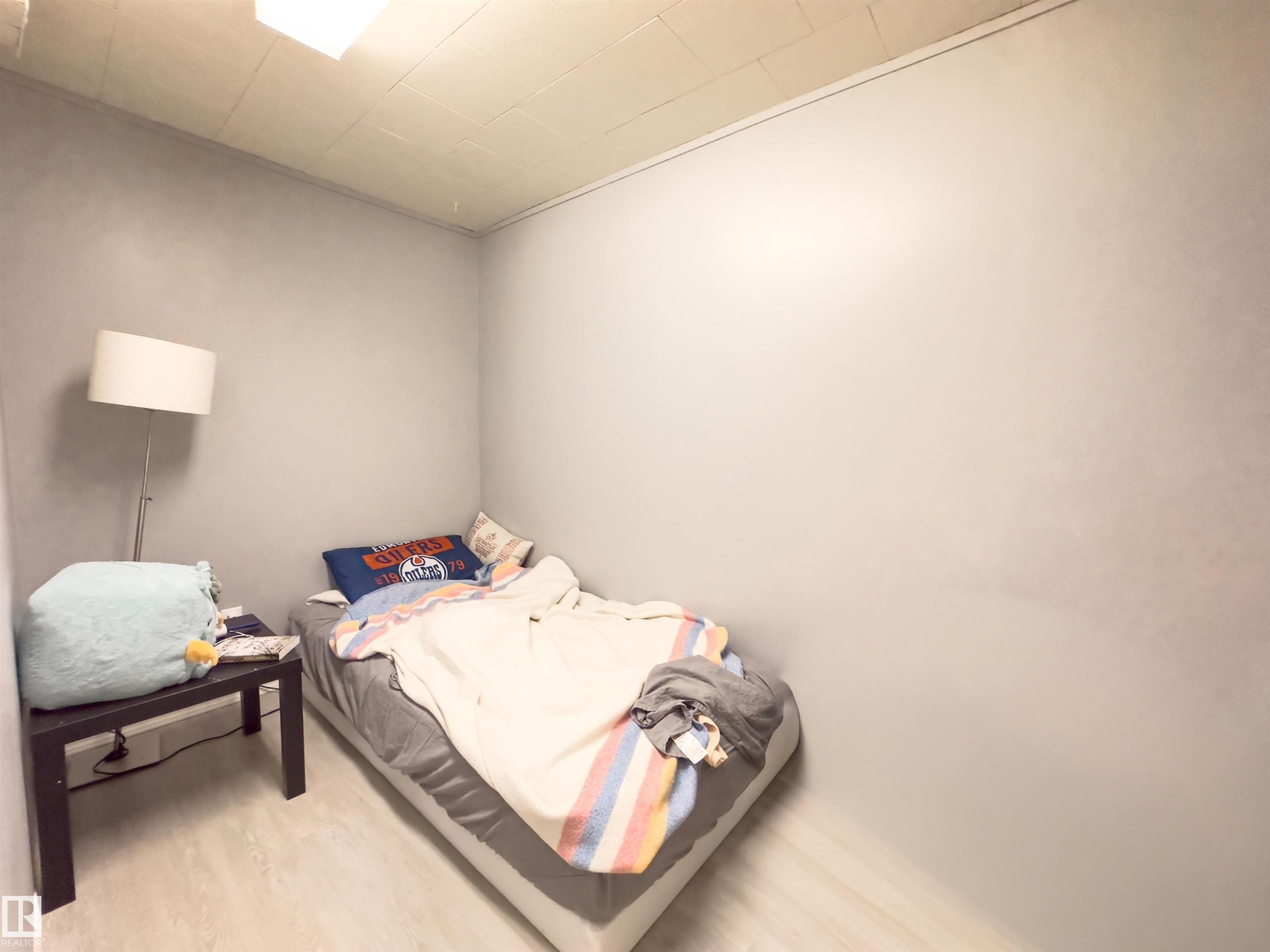 858 Erin Place, Edmonton, AB - Indoor Photo Showing Bedroom