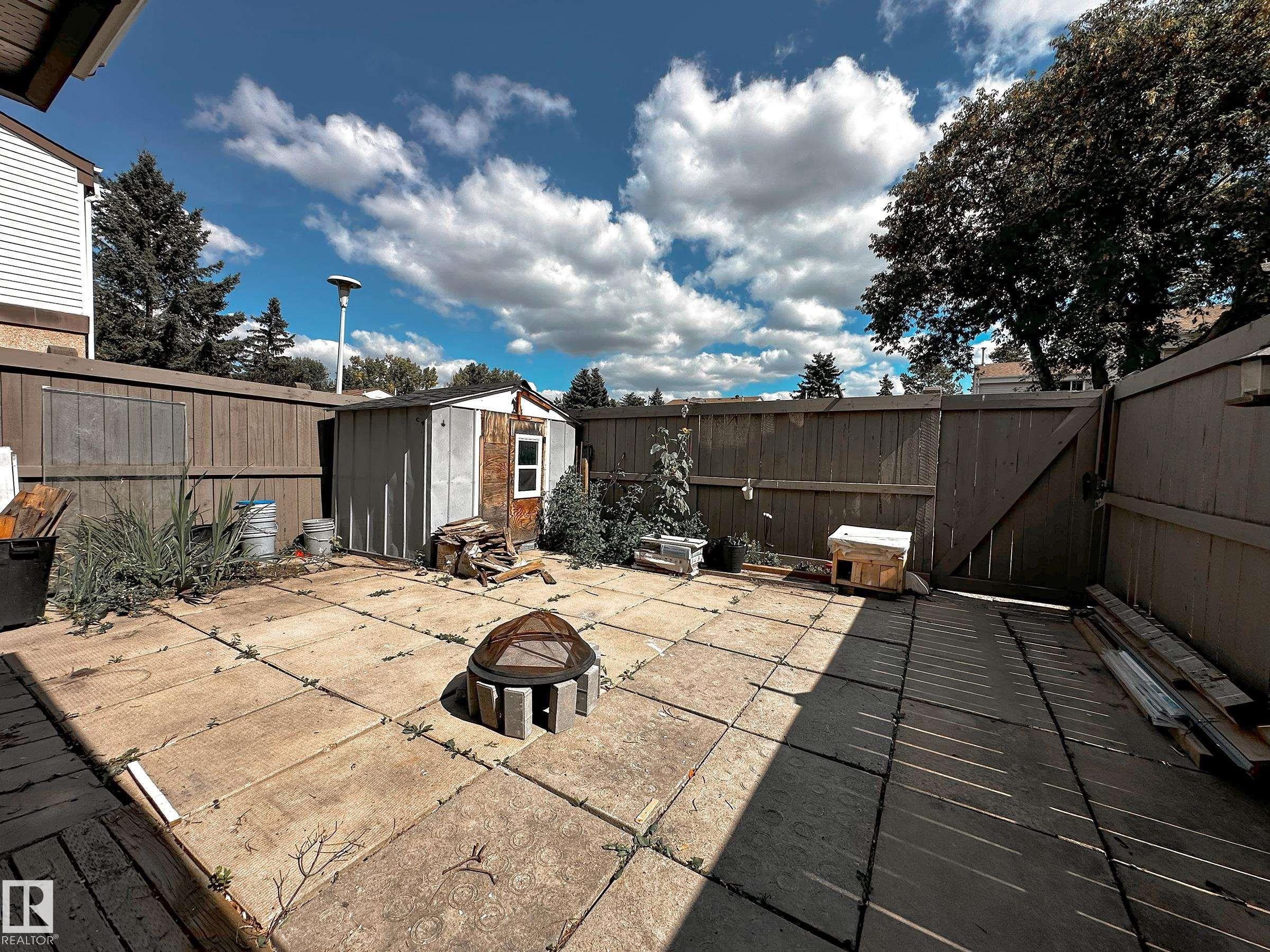 858 Erin Place, Edmonton, AB - Outdoor