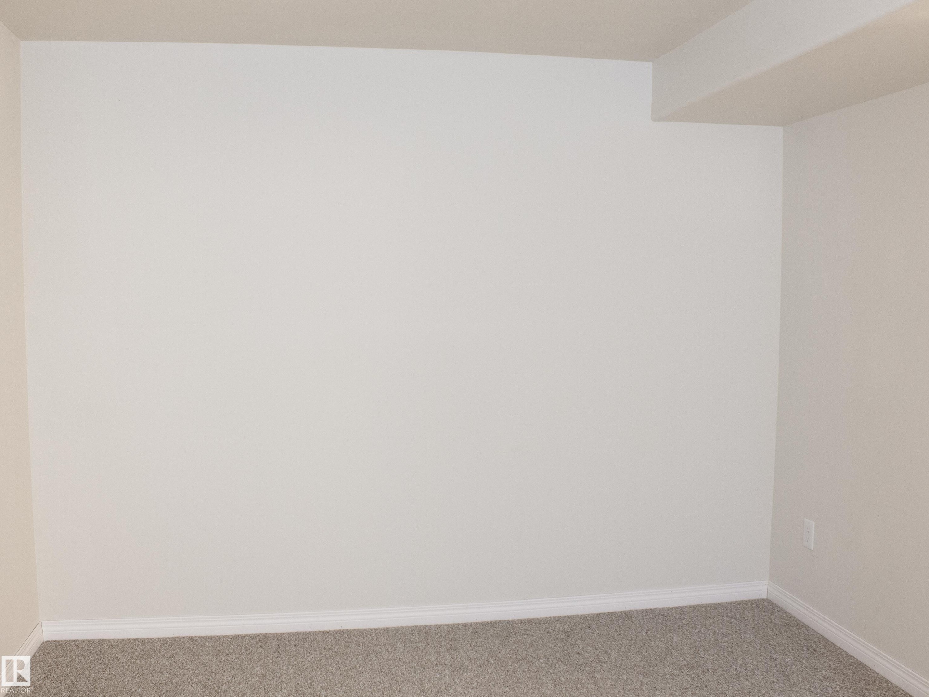 9130 77 Avenue, Edmonton, AB - Indoor Photo Showing Other Room