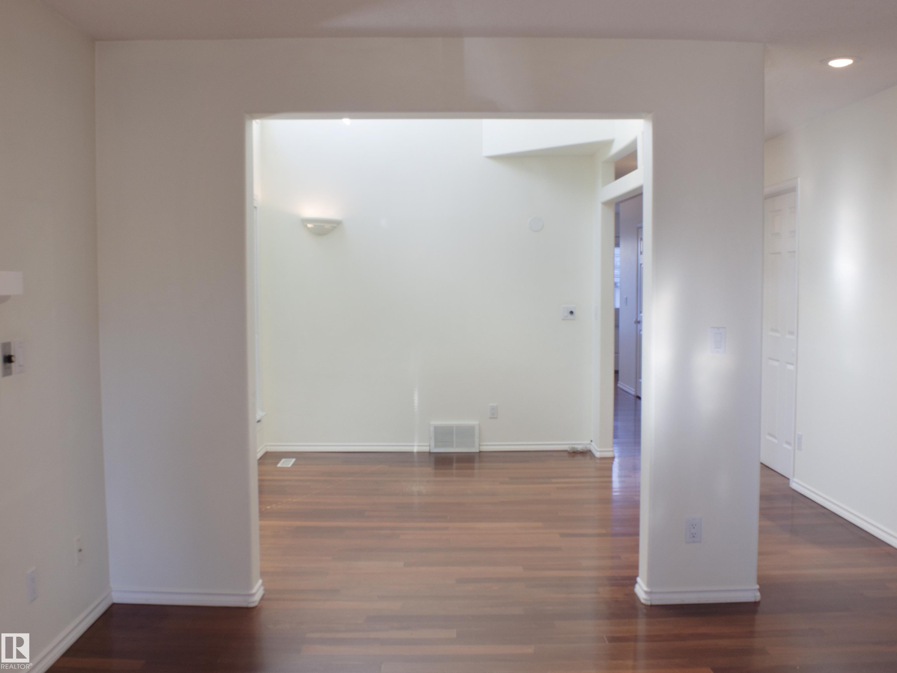 9130 77 Avenue, Edmonton, AB - Indoor Photo Showing Other Room