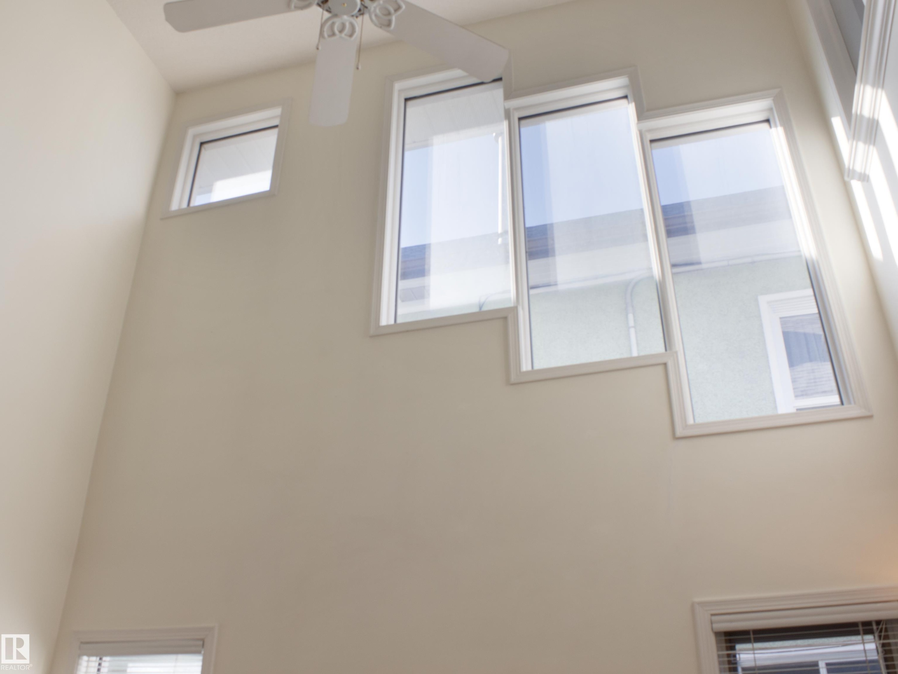 9130 77 Avenue, Edmonton, AB - Indoor Photo Showing Other Room