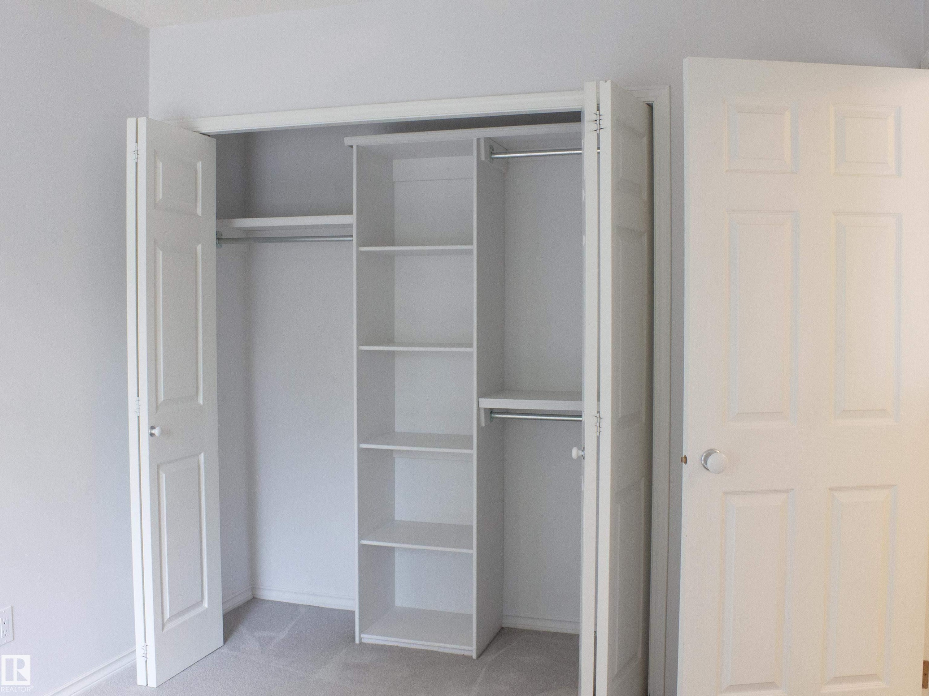 9130 77 Avenue, Edmonton, AB - Indoor Photo Showing Other Room