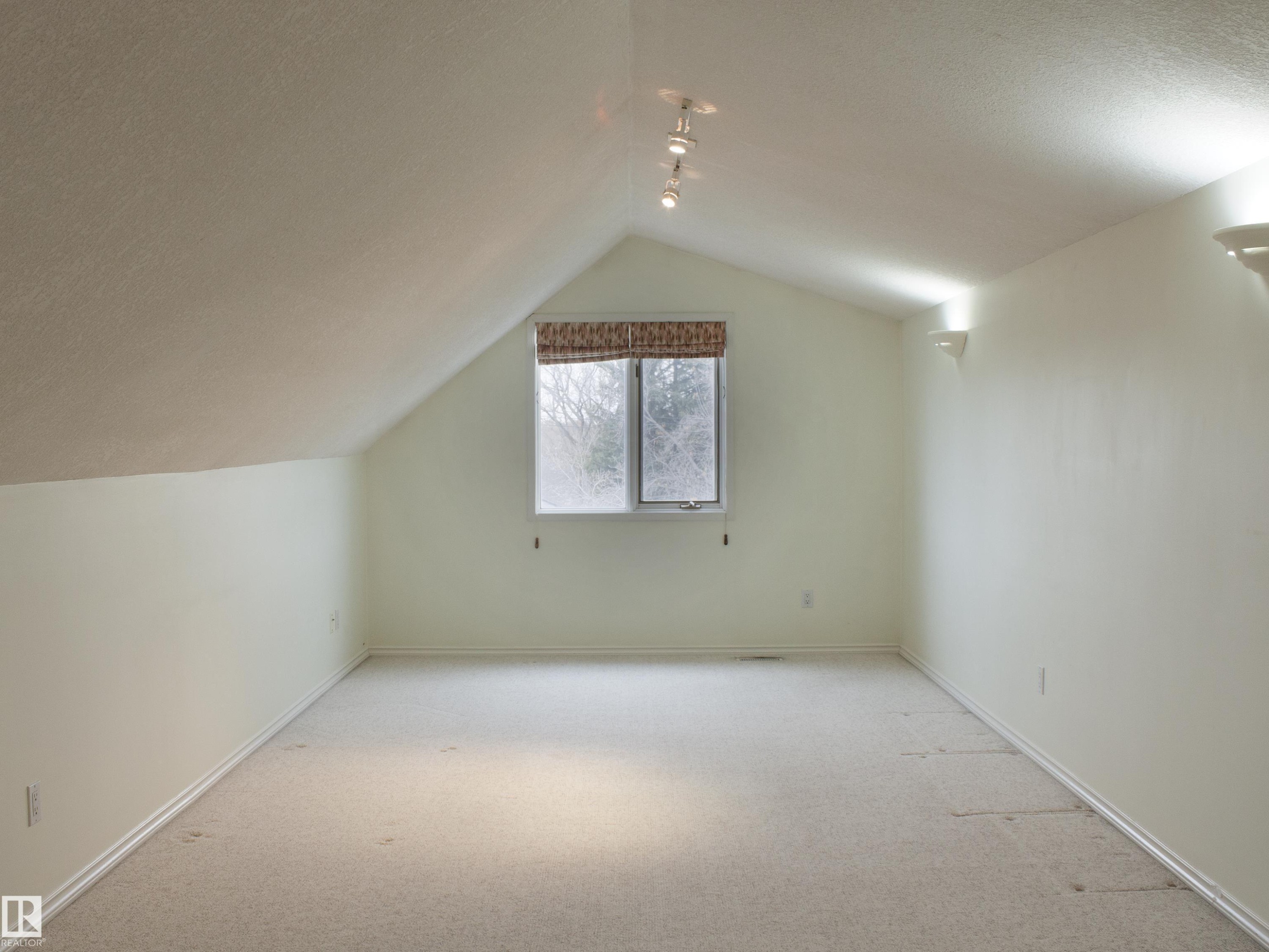9130 77 Avenue, Edmonton, AB - Indoor Photo Showing Other Room