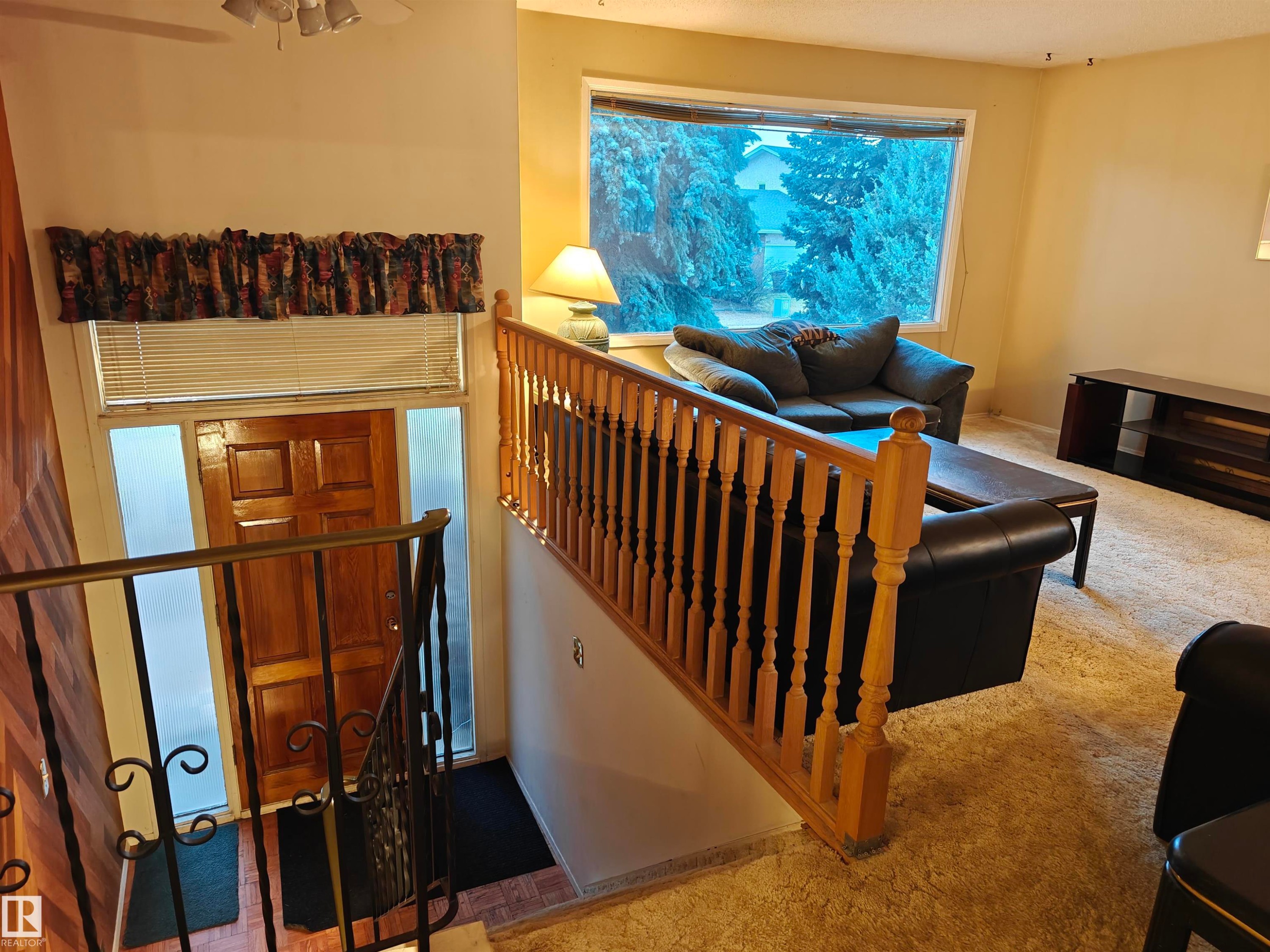 6808 11 Avenue, Edmonton, AB - Indoor Photo Showing Other Room