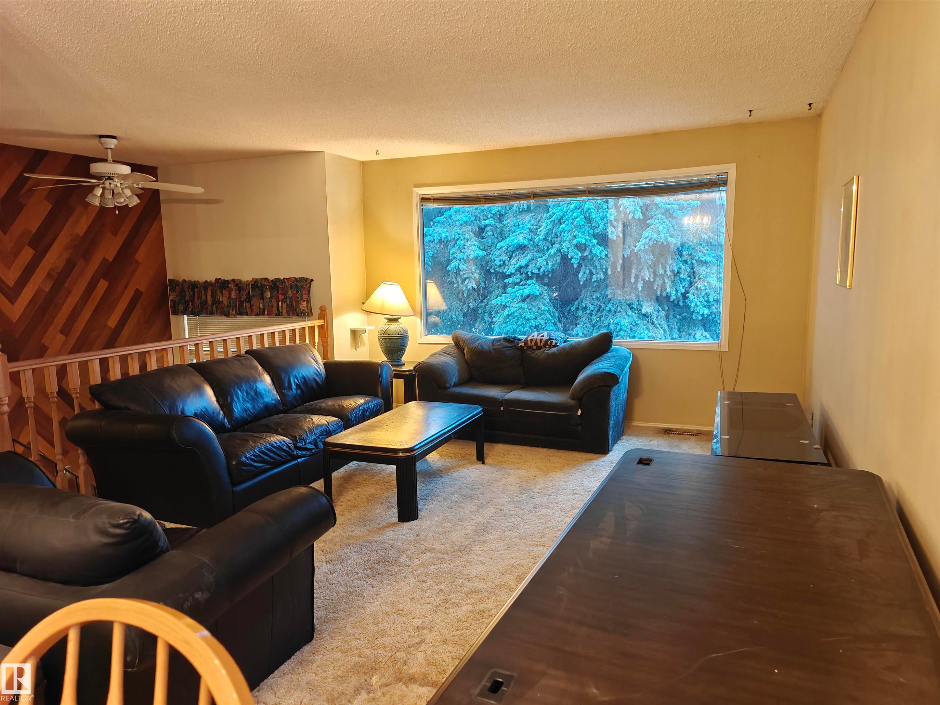 6808 11 Avenue, Edmonton, AB - Indoor Photo Showing Living Room