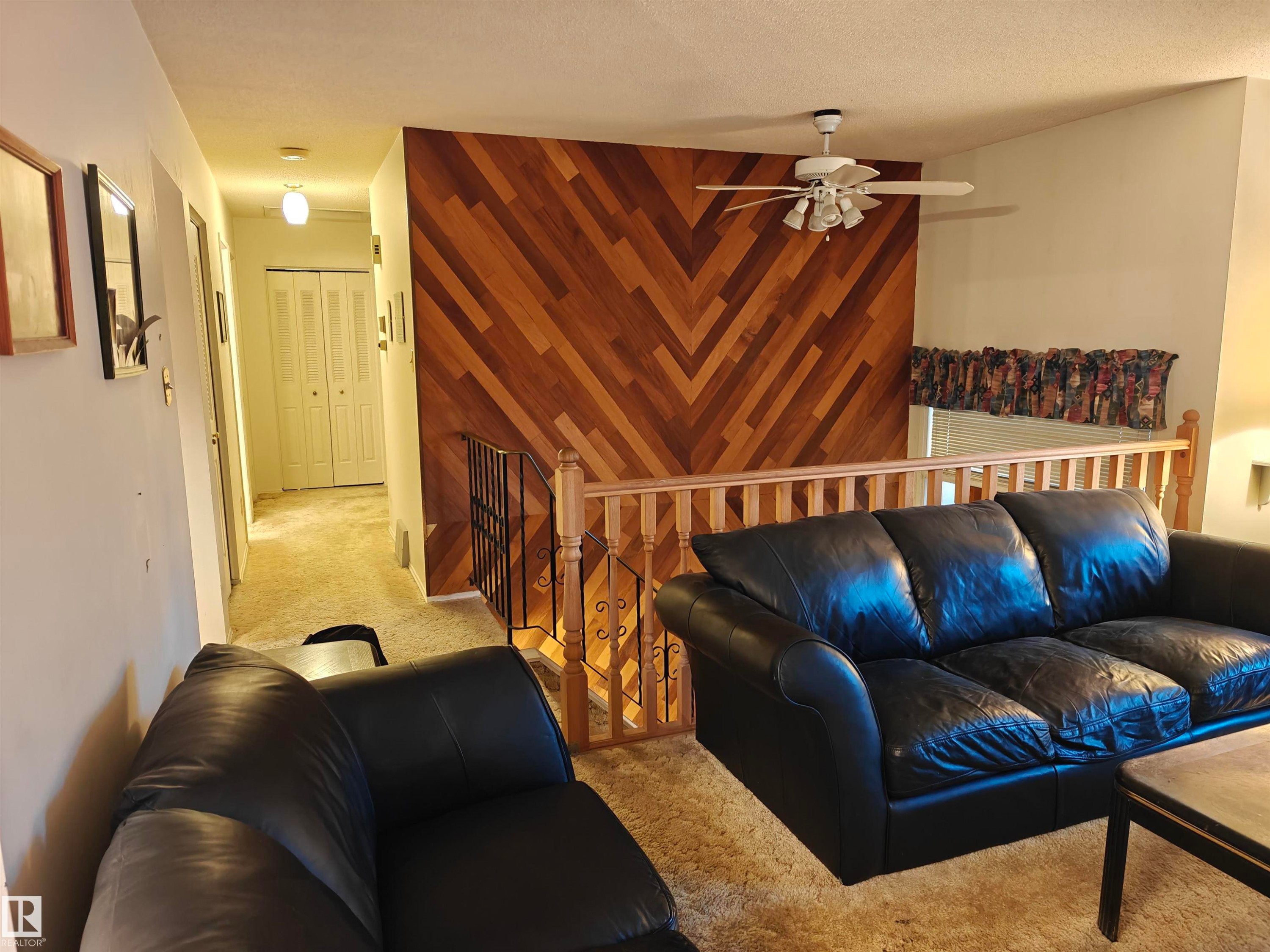 6808 11 Avenue, Edmonton, AB - Indoor Photo Showing Living Room