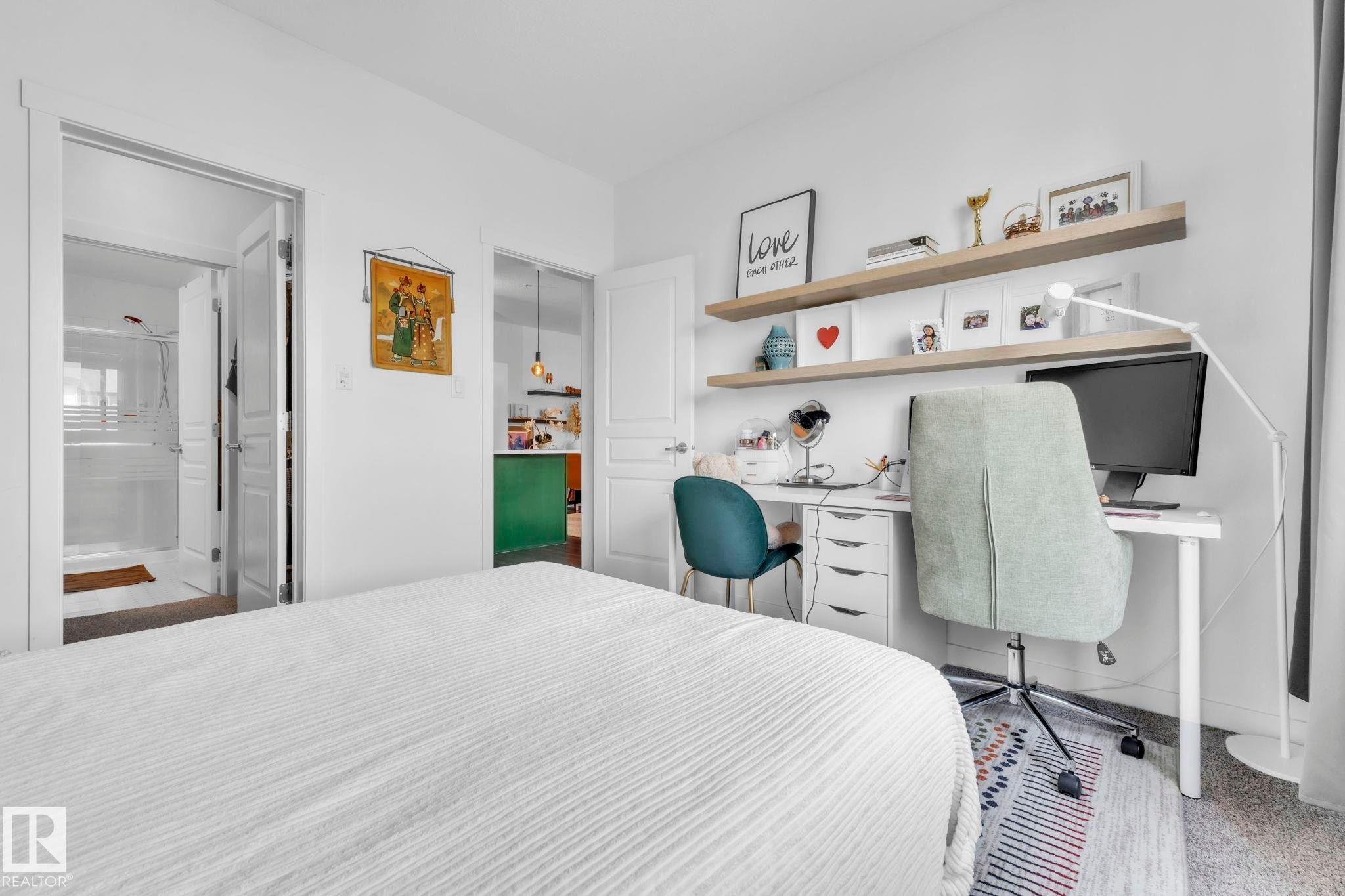 203 812 Welsh Drive, Edmonton, AB - Indoor Photo Showing Bedroom