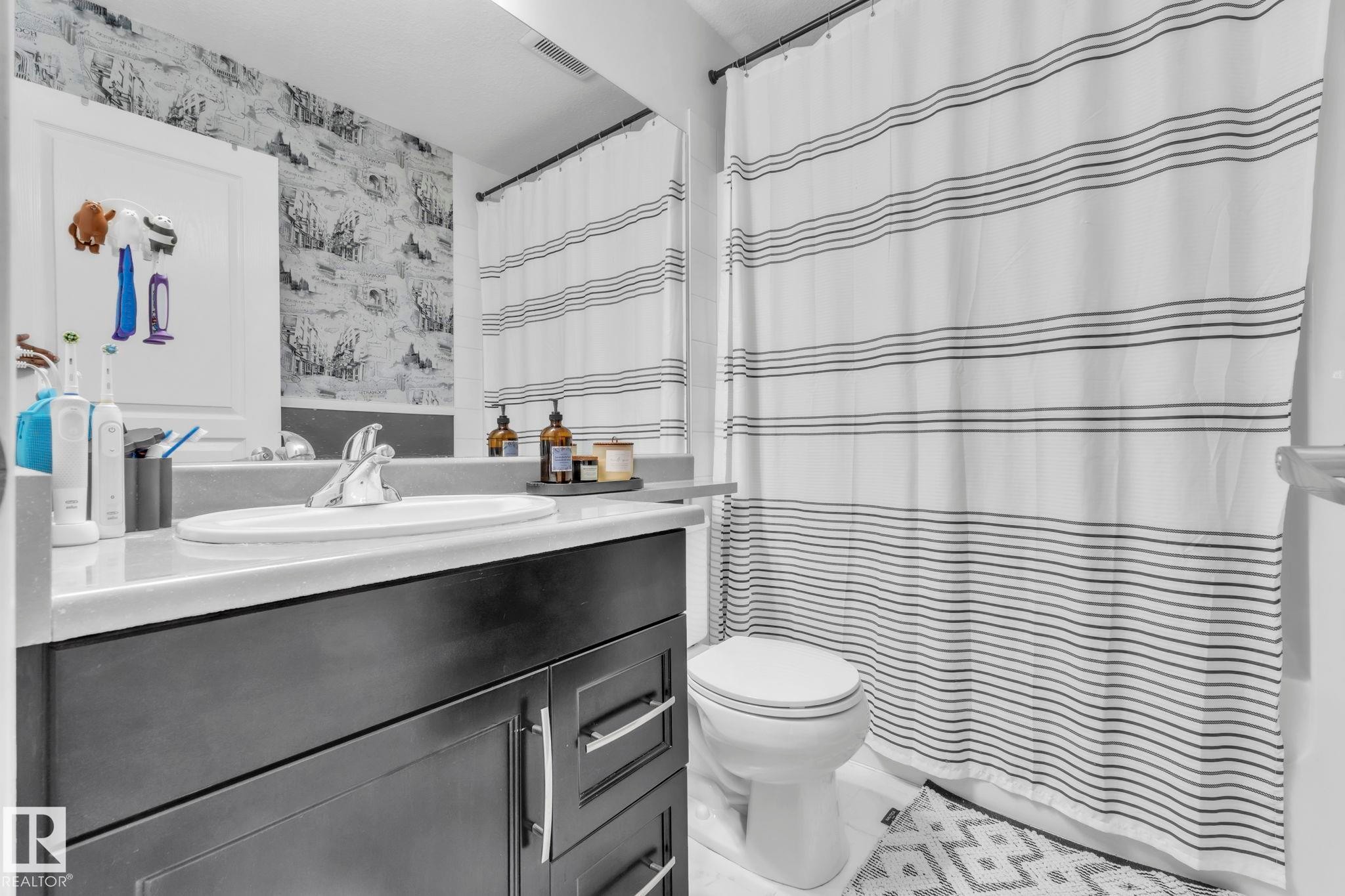 203 812 Welsh Drive, Edmonton, AB - Indoor Photo Showing Bathroom