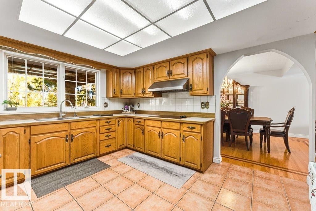 7550 Ellerslie Road, Edmonton, AB - Indoor Photo Showing Kitchen With Double Sink
