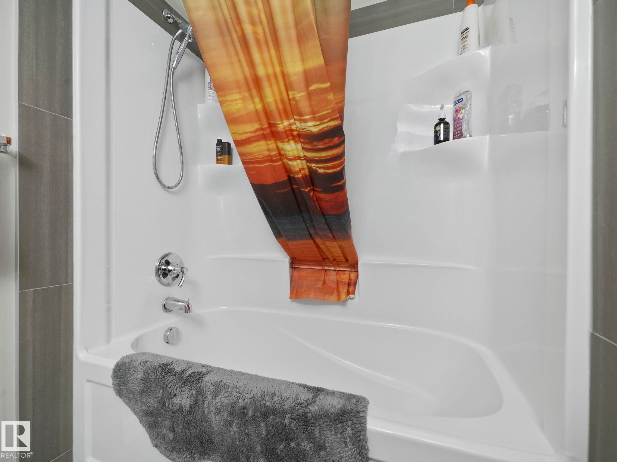 124 2560 Pegasus Boulevard, Edmonton, AB - Indoor Photo Showing Bathroom