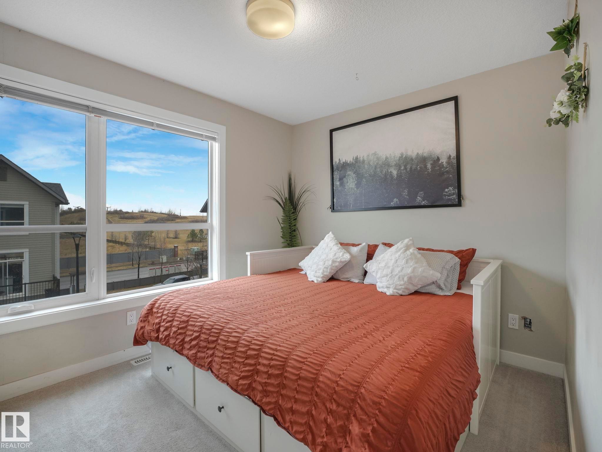 124 2560 Pegasus Boulevard, Edmonton, AB - Indoor Photo Showing Bedroom