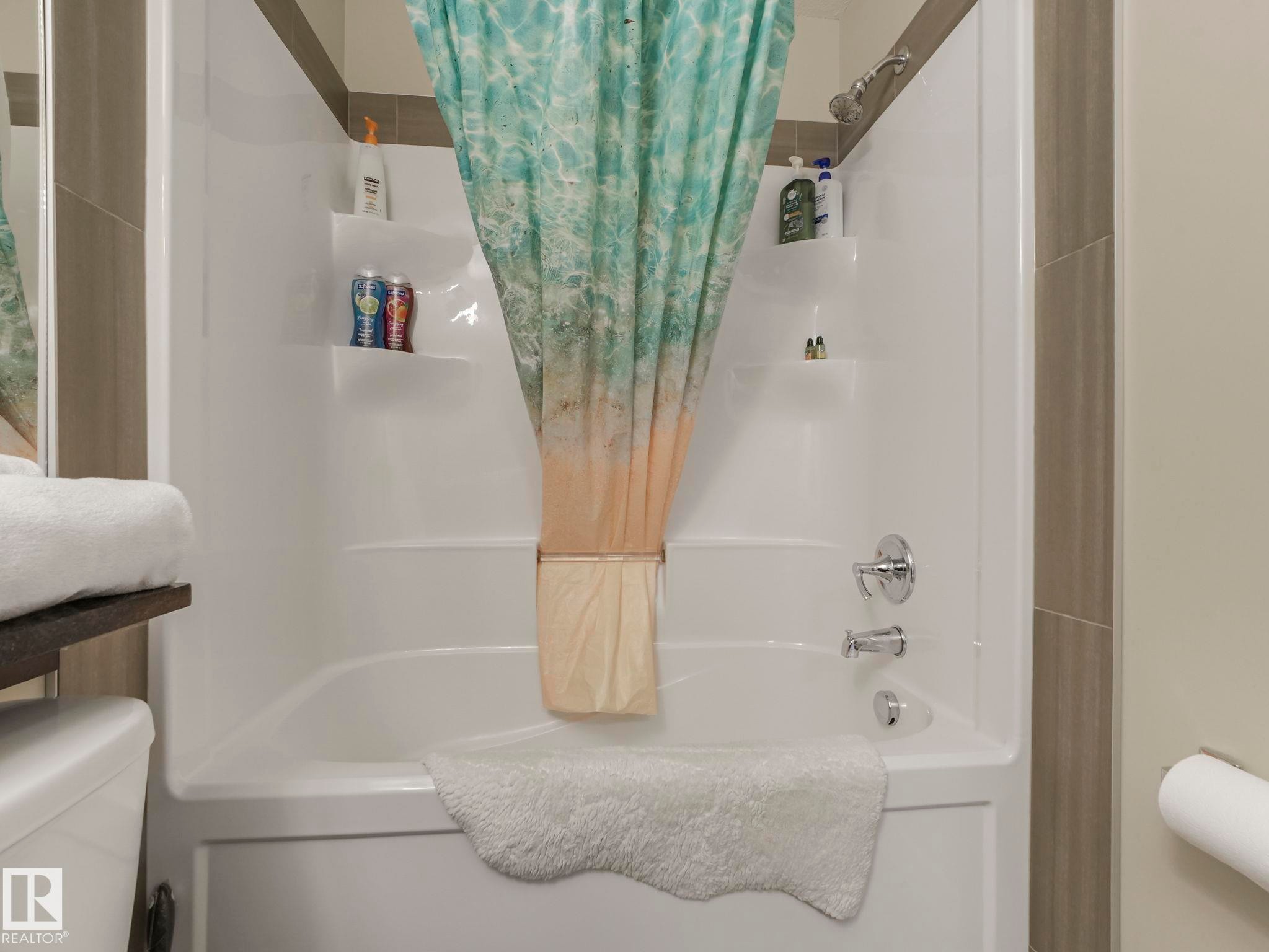 124 2560 Pegasus Boulevard, Edmonton, AB - Indoor Photo Showing Bathroom