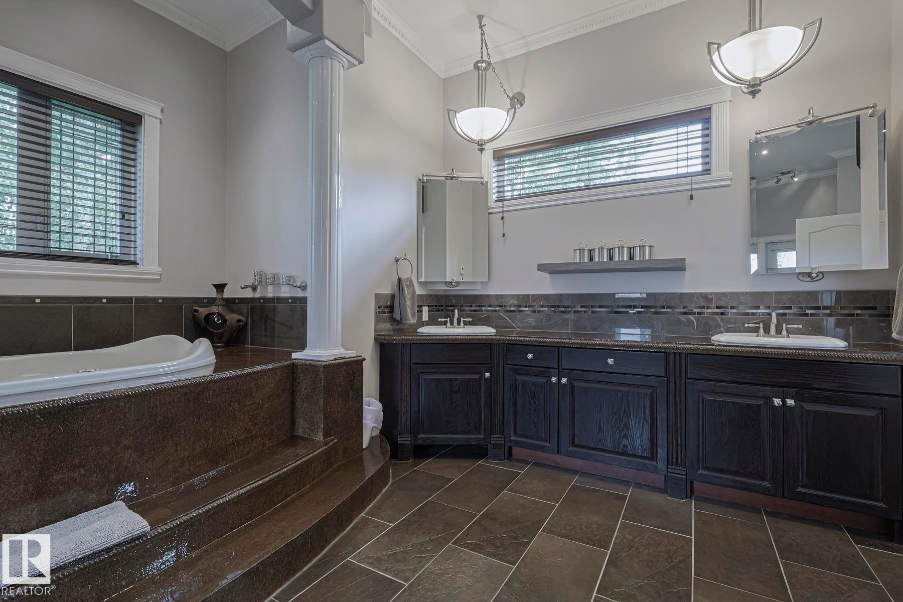 4 Third Avenue, Entwistle, AB - Indoor Photo Showing Bathroom