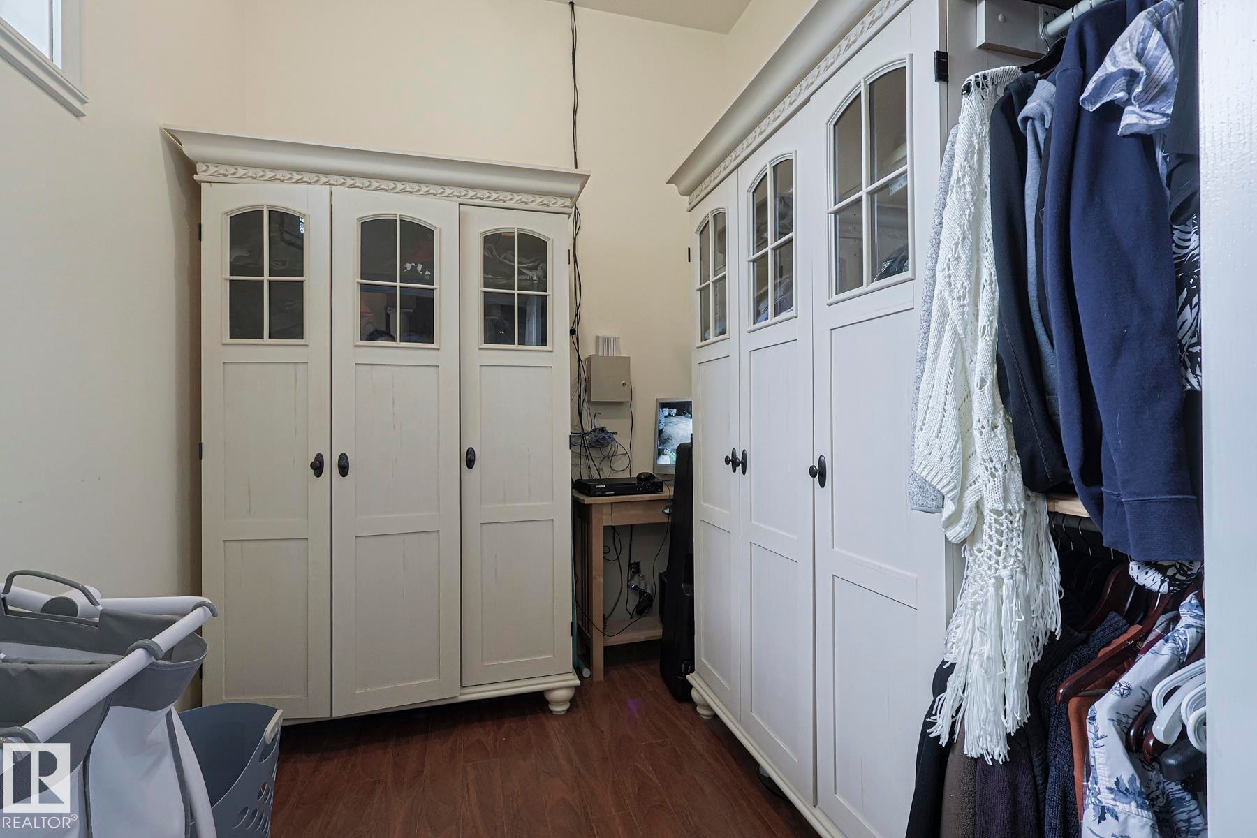 4 Third Avenue, Entwistle, AB - Indoor