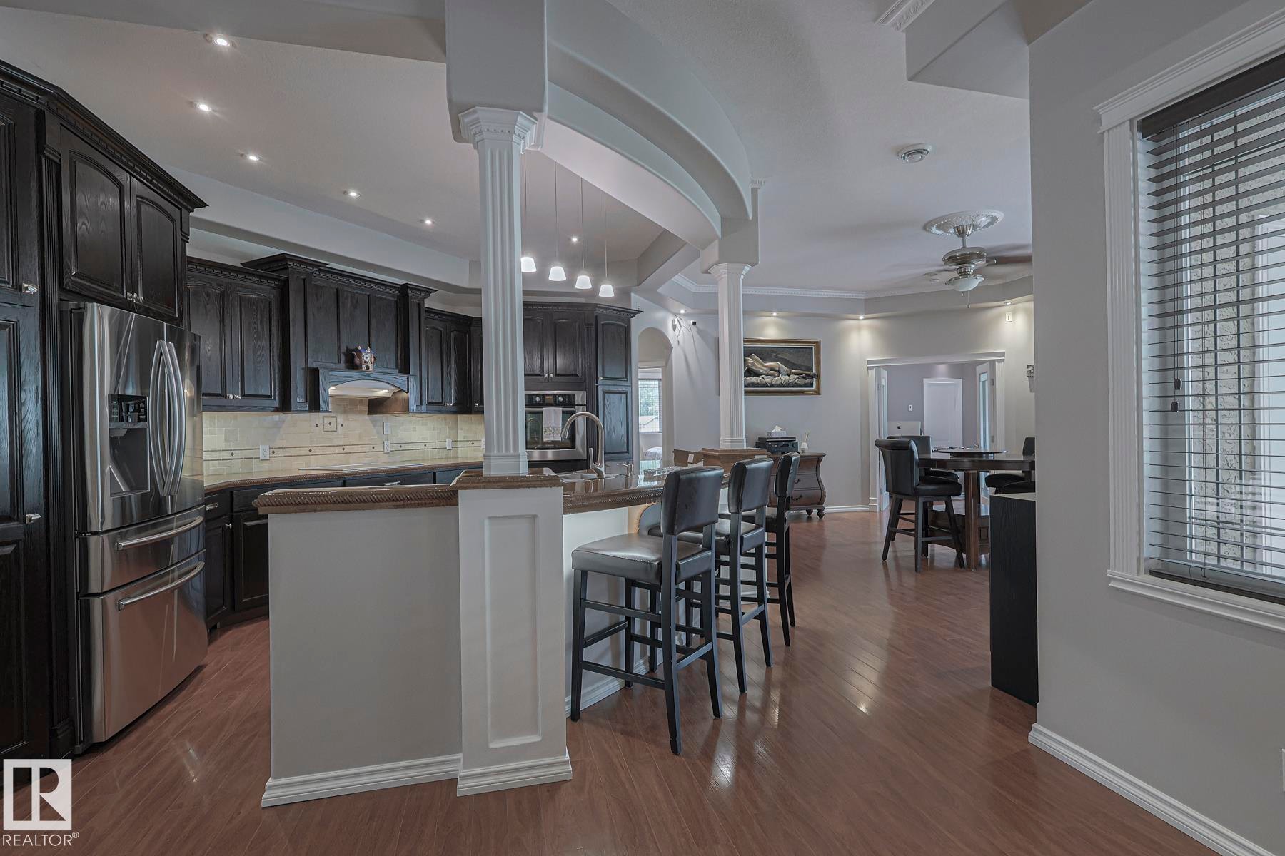 4 Third Avenue, Entwistle, AB - Indoor Photo Showing Kitchen With Upgraded Kitchen