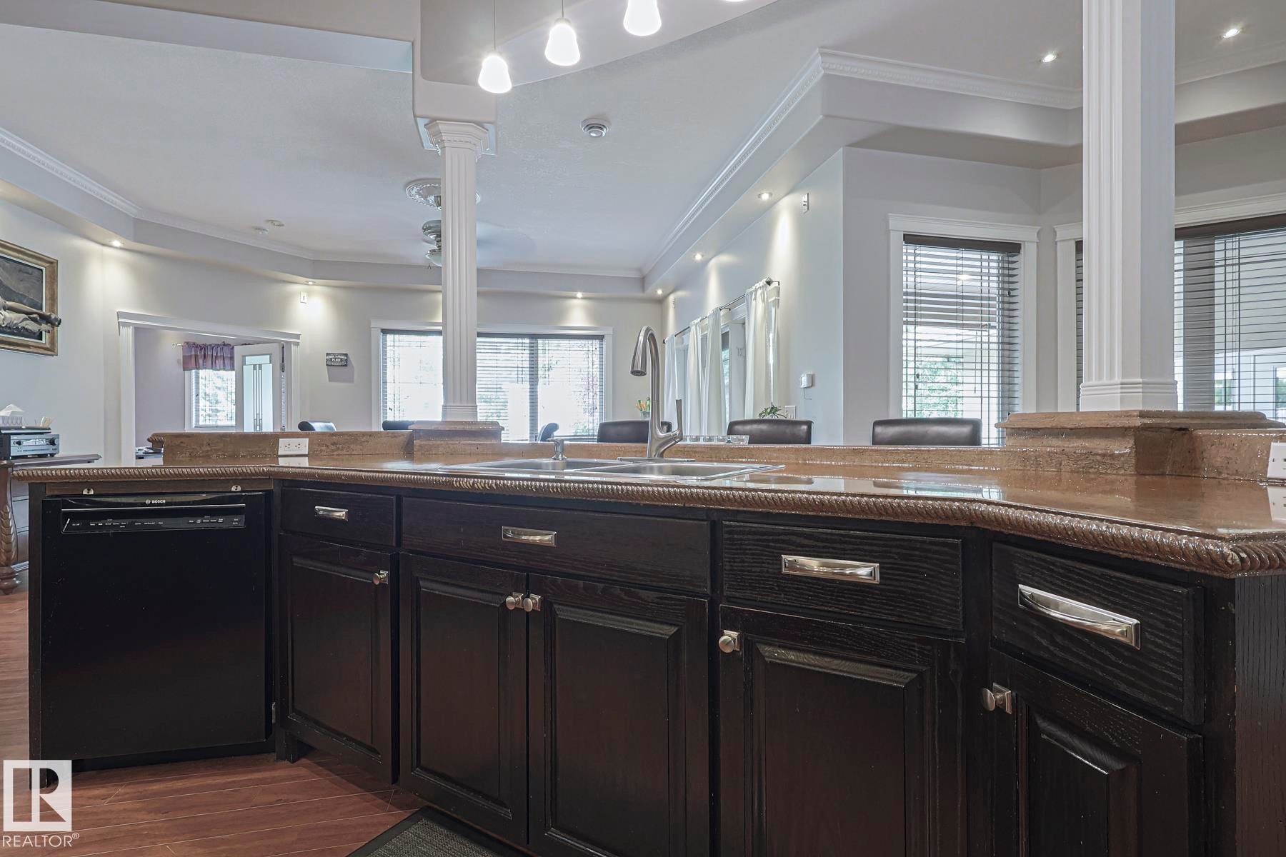 4 Third Avenue, Entwistle, AB - Indoor Photo Showing Kitchen With Double Sink