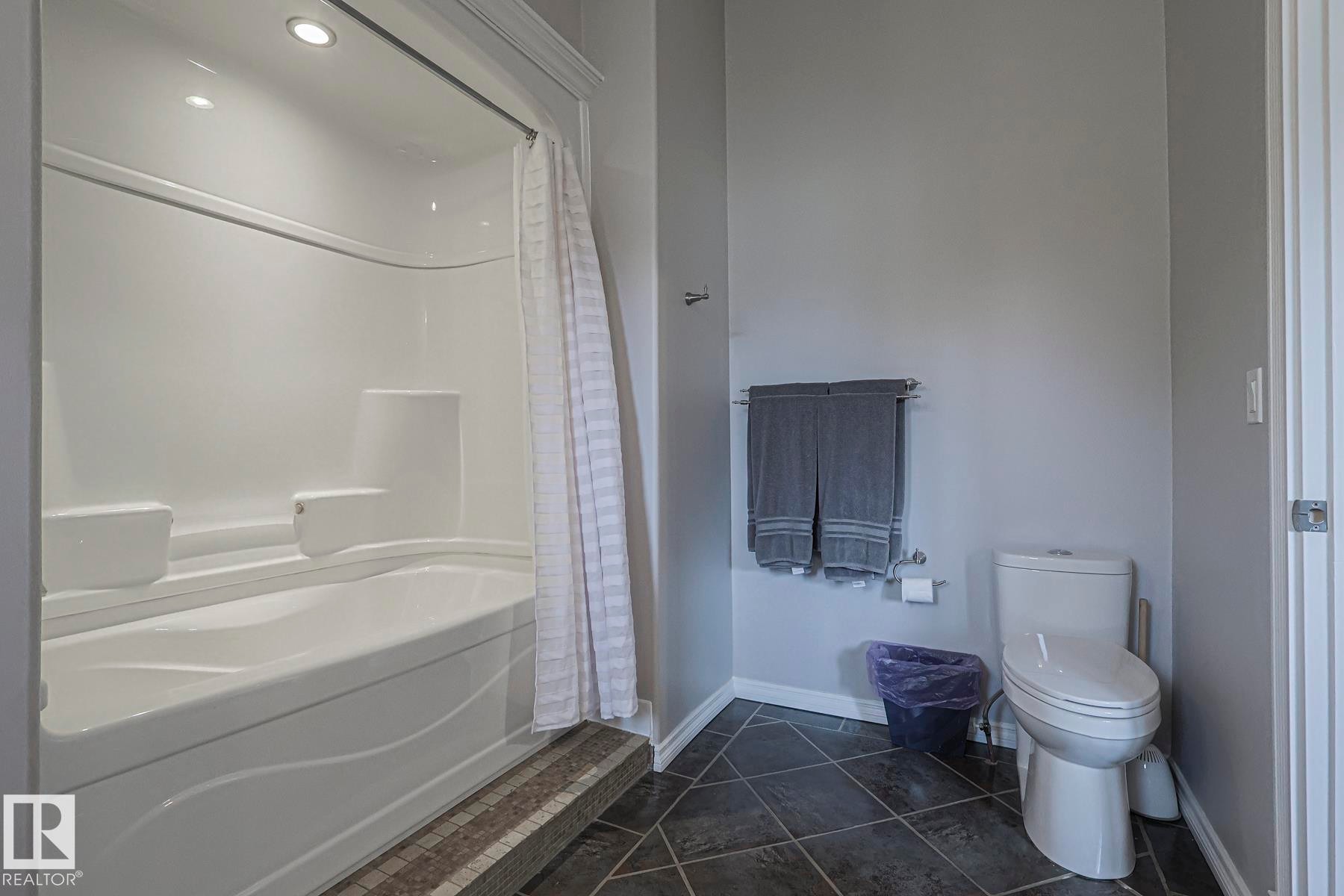 4 Third Avenue, Entwistle, AB - Indoor Photo Showing Bathroom