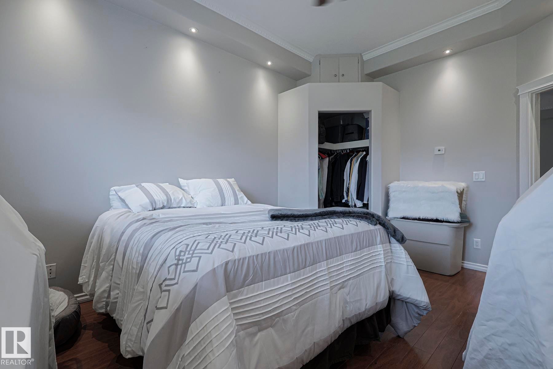 4 Third Avenue, Entwistle, AB - Indoor Photo Showing Bedroom