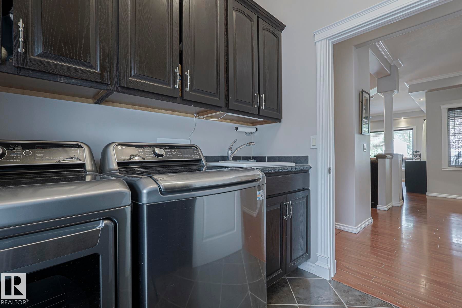 4 Third Avenue, Entwistle, AB - Indoor Photo Showing Laundry Room