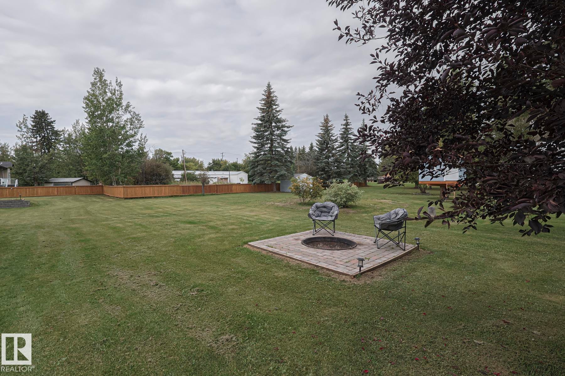4 Third Avenue, Entwistle, AB - Outdoor