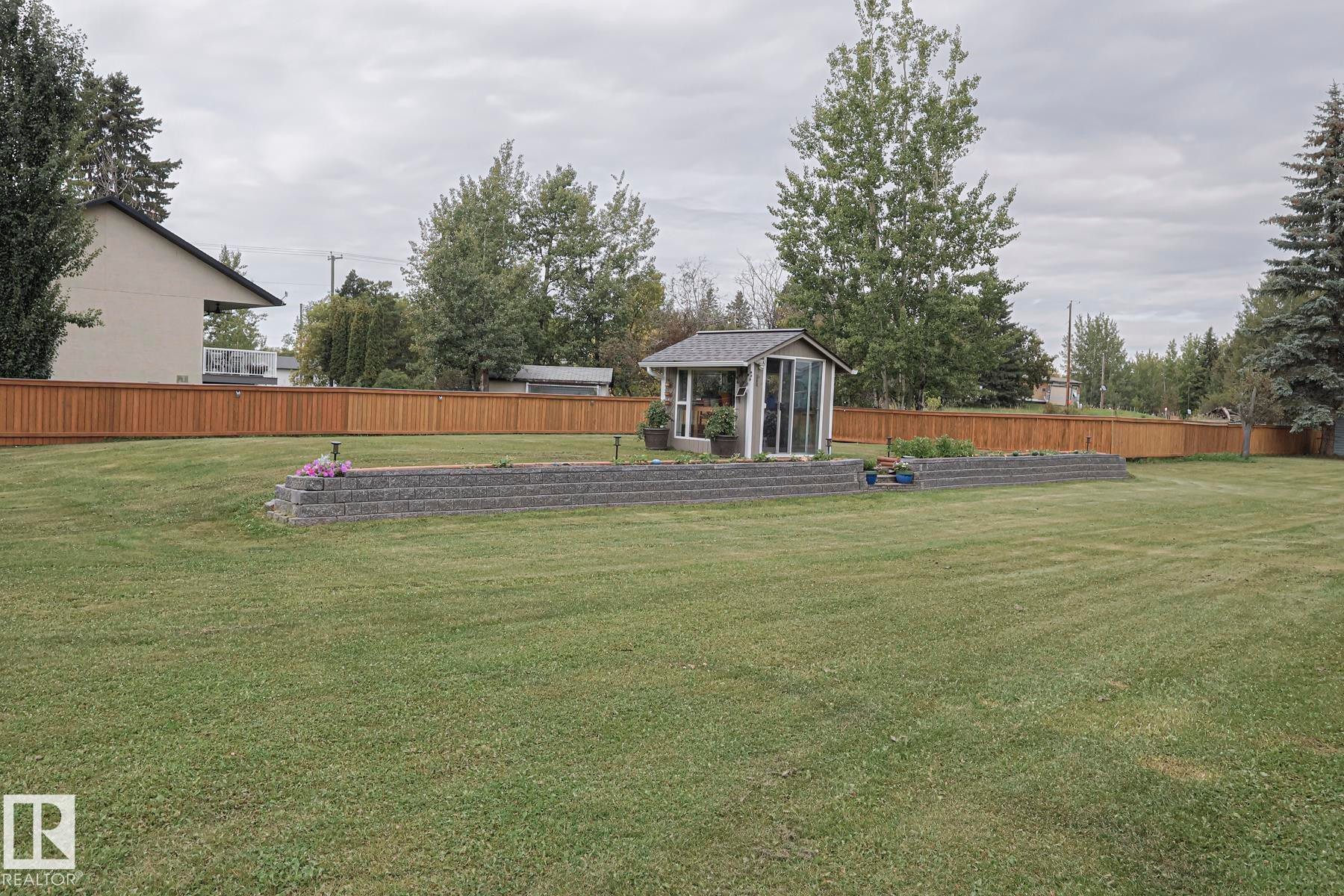 4 Third Avenue, Entwistle, AB - Outdoor With Backyard