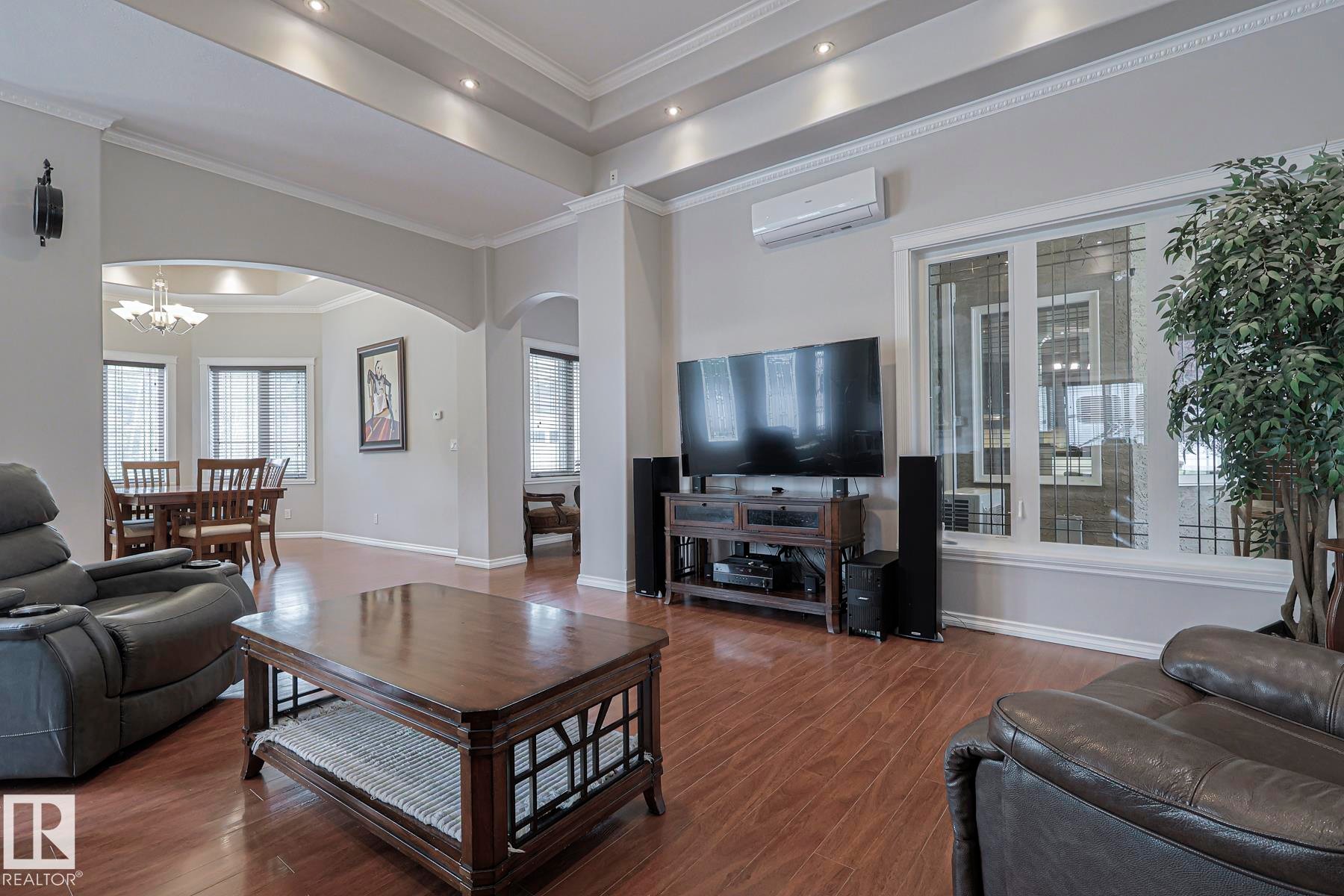 4 Third Avenue, Entwistle, AB - Indoor Photo Showing Living Room