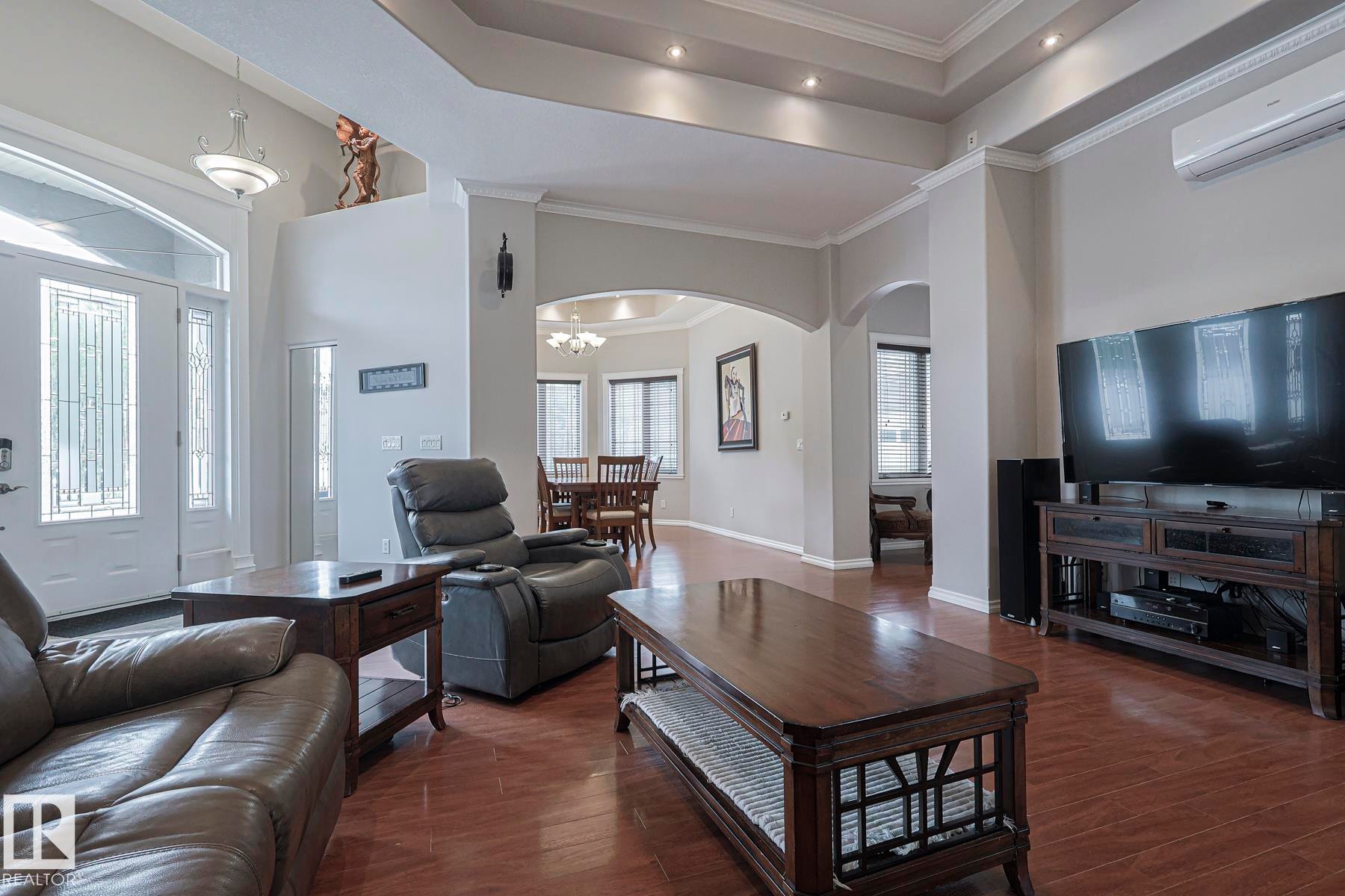 4 Third Avenue, Entwistle, AB - Indoor Photo Showing Living Room