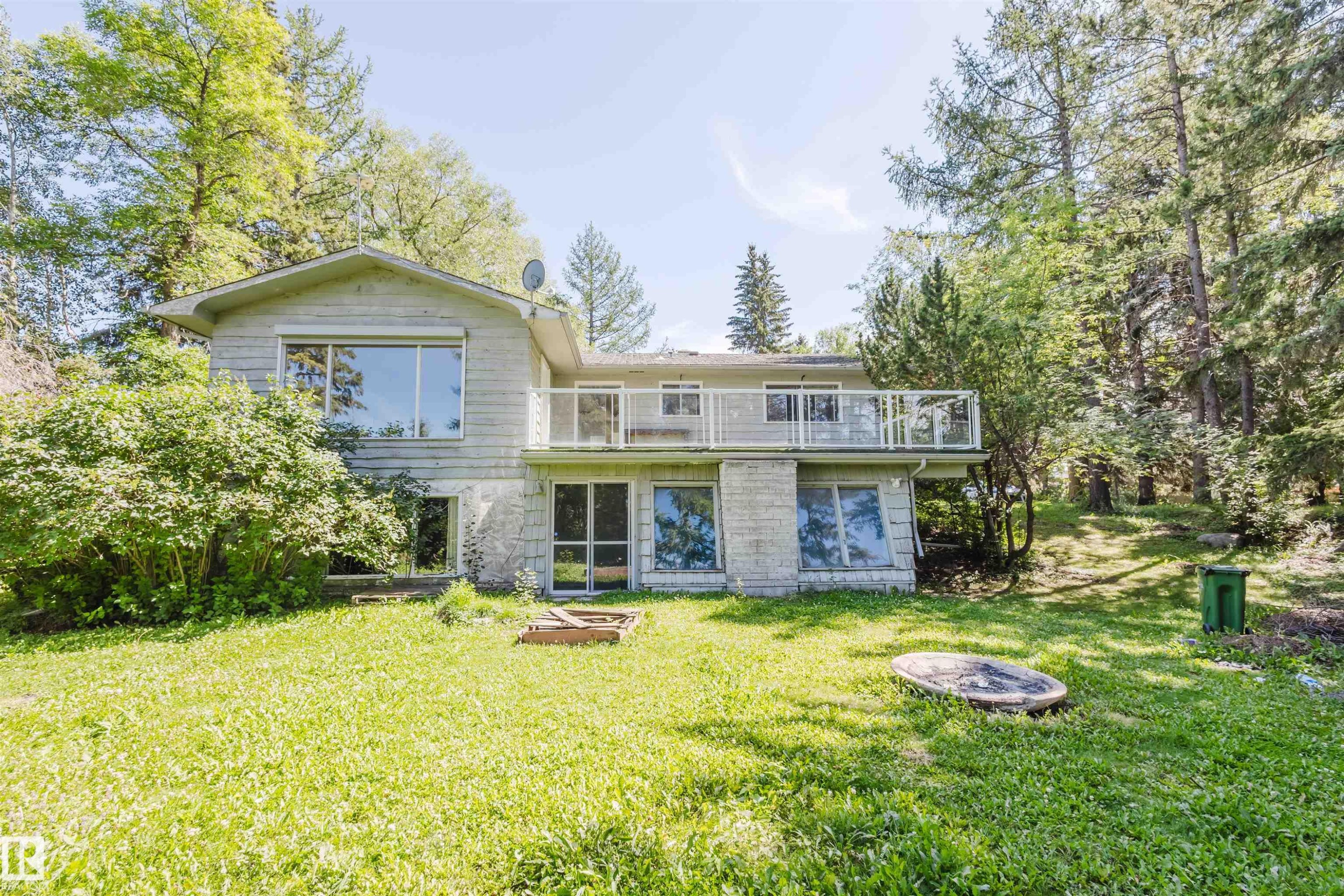 Edmonton, AB - Outdoor