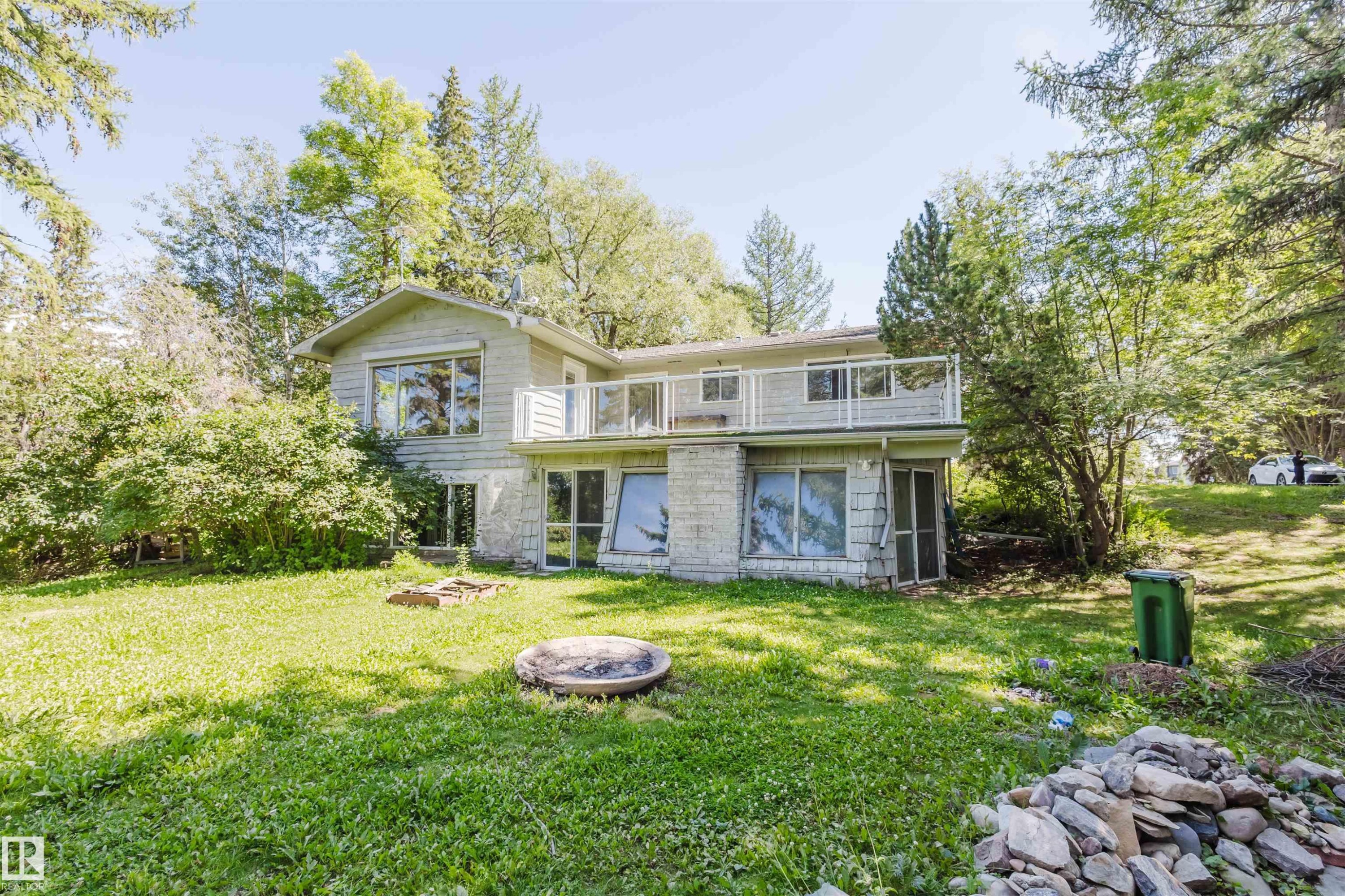 Edmonton, AB - Outdoor