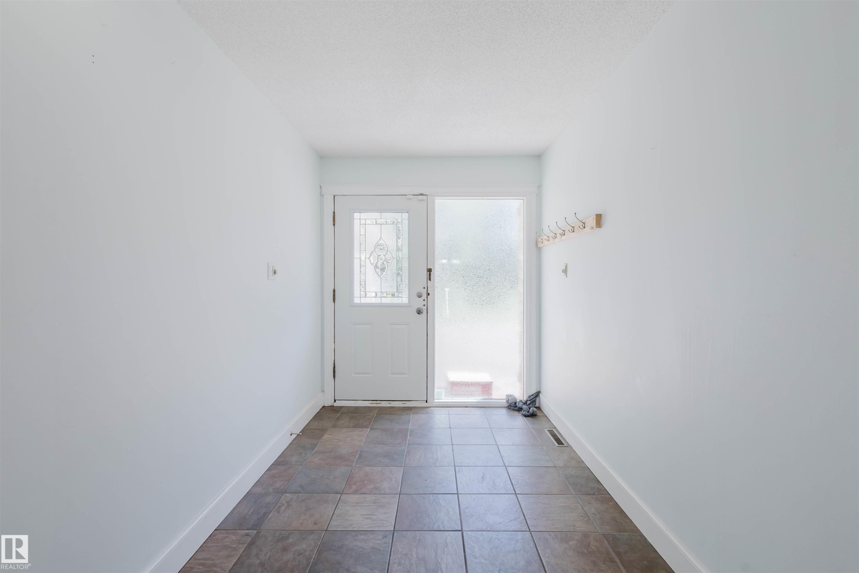 Edmonton, AB - Indoor Photo Showing Other Room