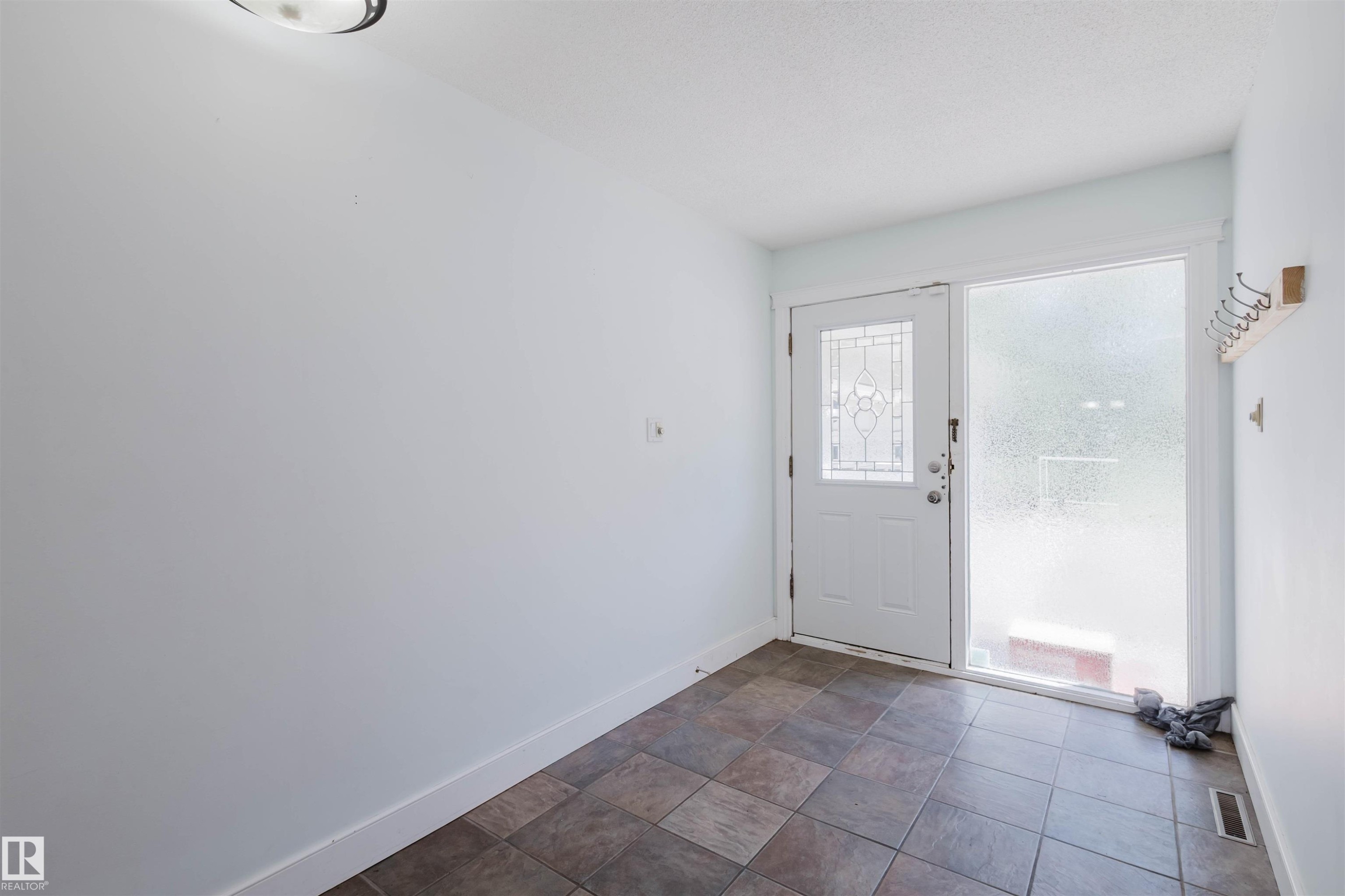 Edmonton, AB - Indoor Photo Showing Other Room