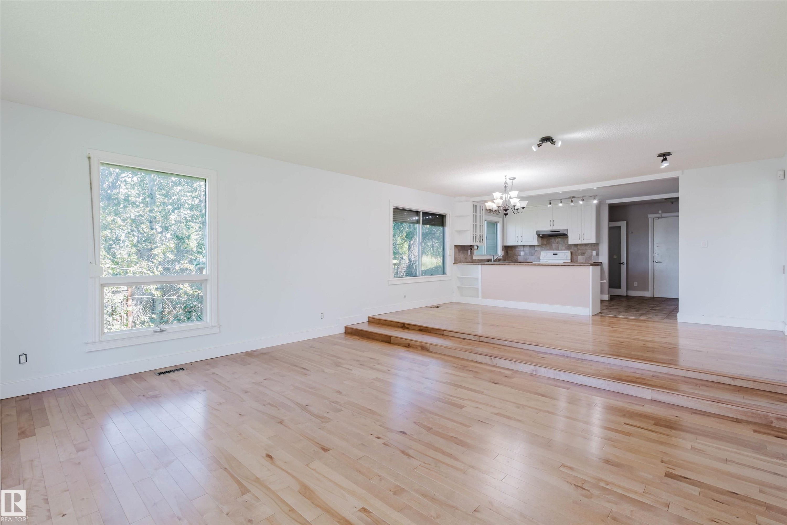 Edmonton, AB - Indoor