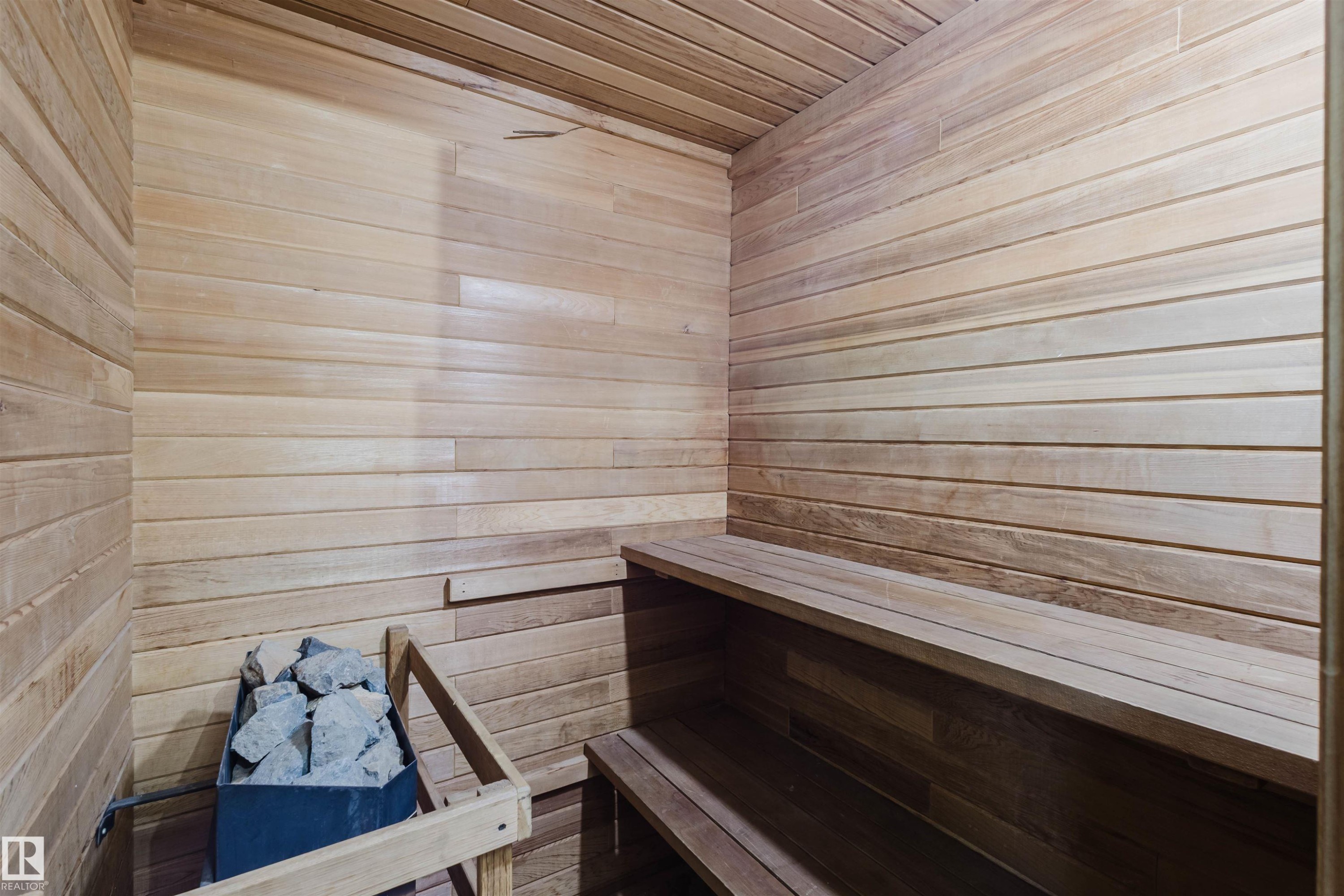 Edmonton, AB - Indoor Photo Showing Other Room