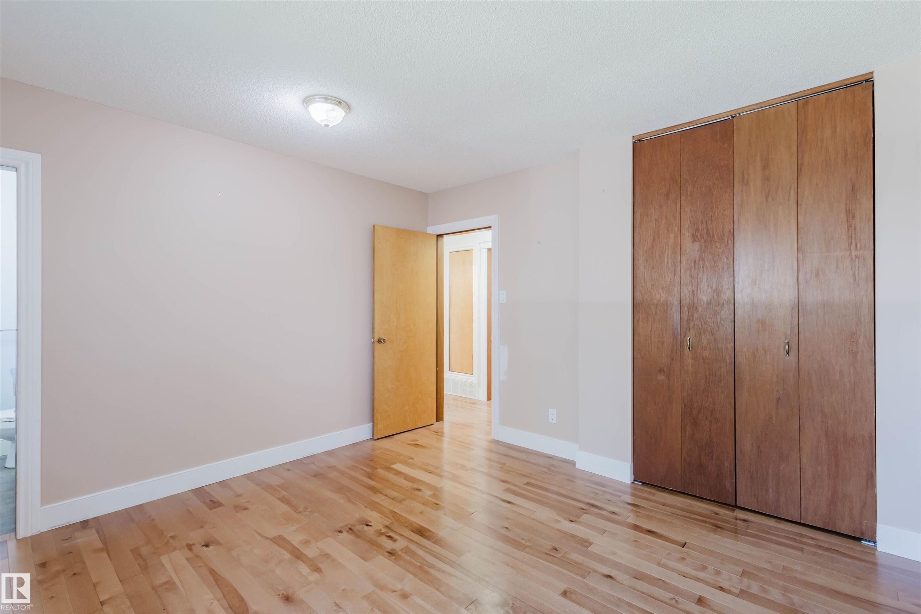 Edmonton, AB - Indoor Photo Showing Other Room