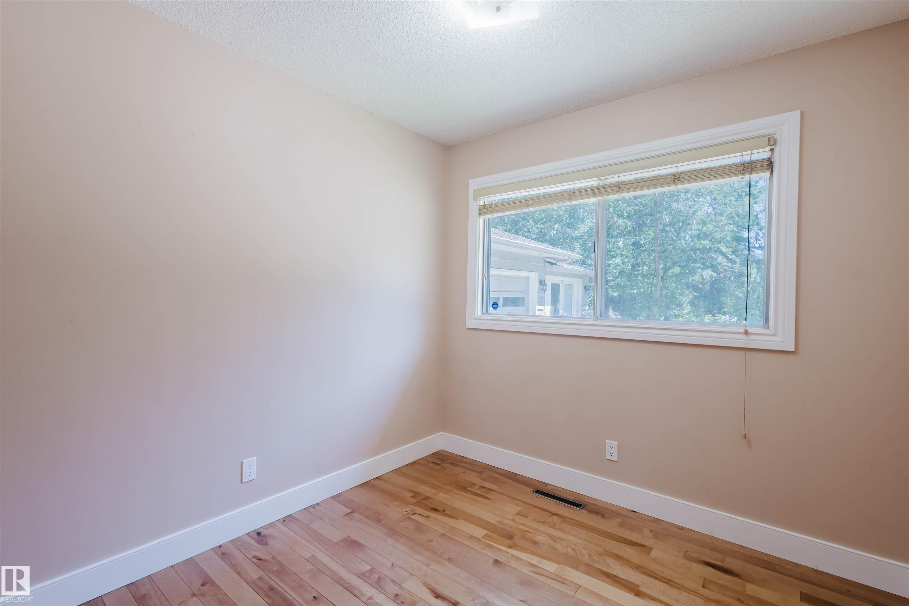 Edmonton, AB - Indoor Photo Showing Other Room