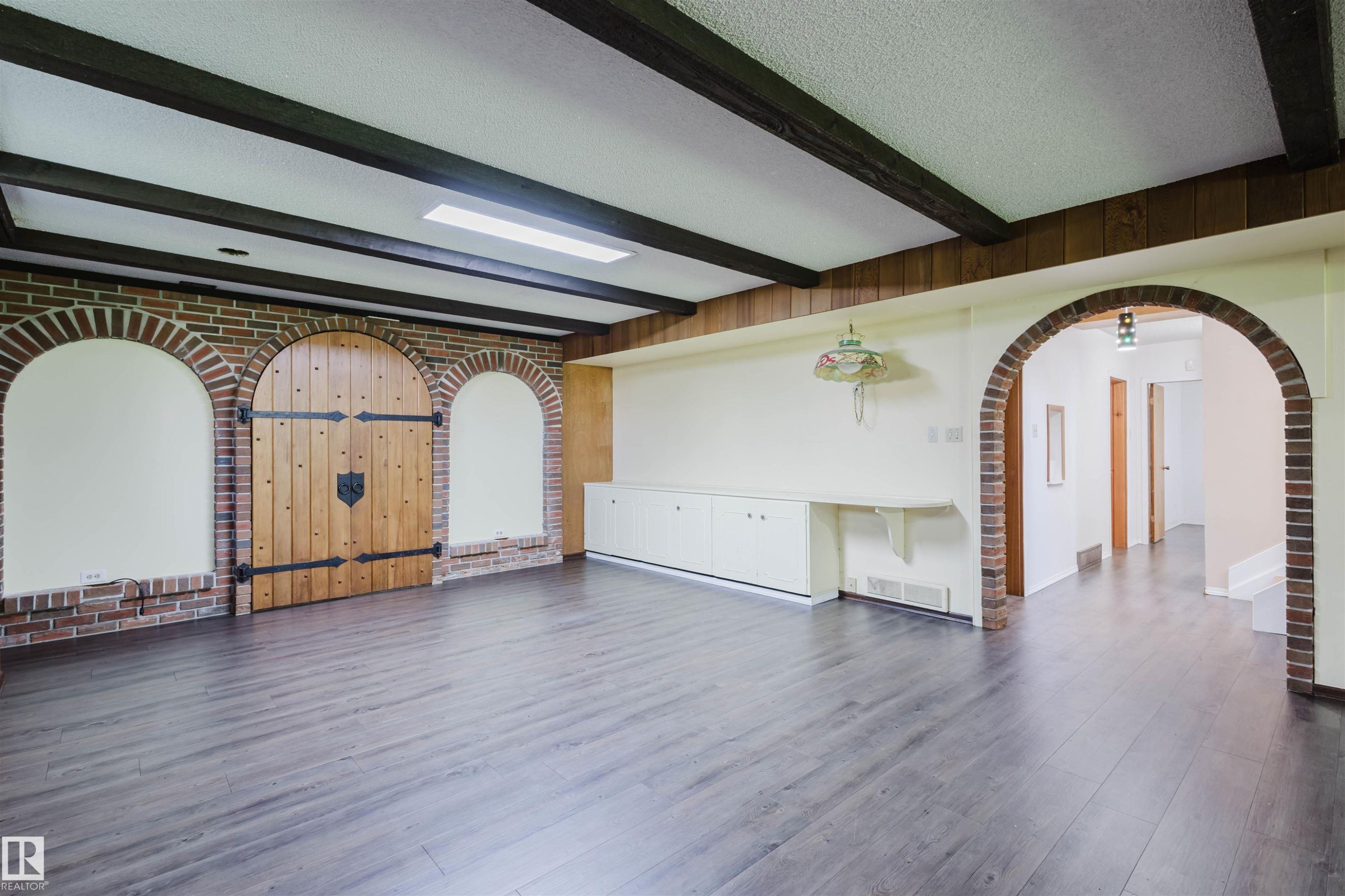 Edmonton, AB - Indoor Photo Showing Other Room