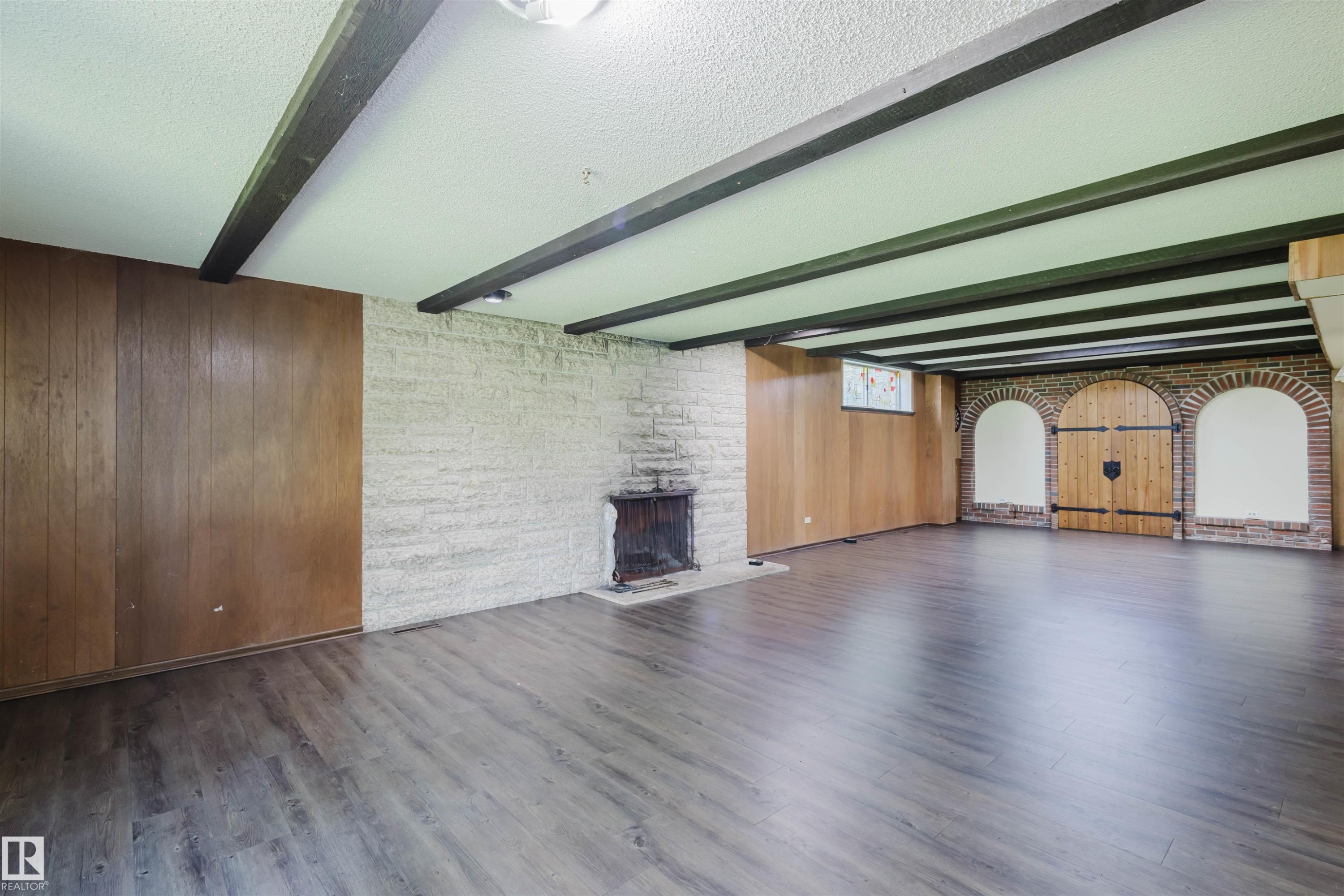 Edmonton, AB - Indoor