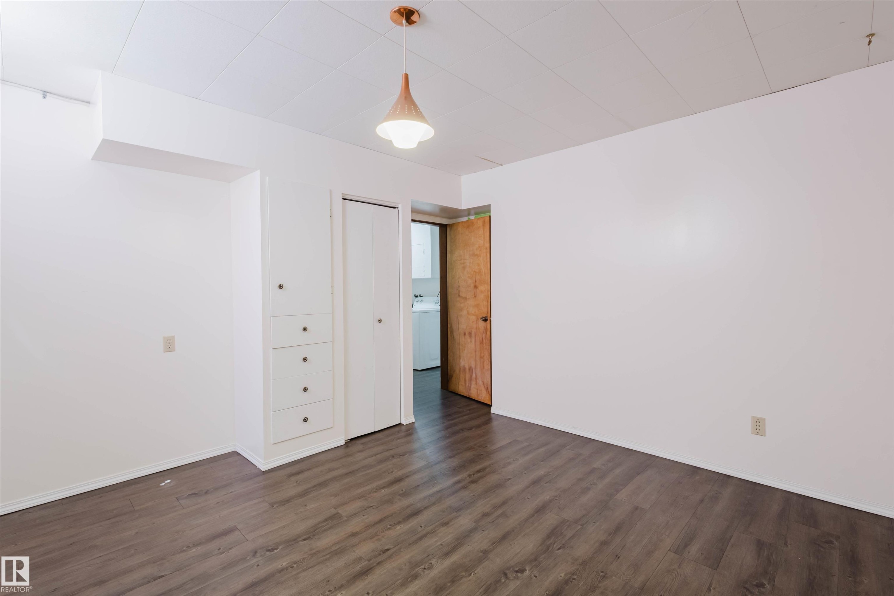 Edmonton, AB - Indoor Photo Showing Other Room