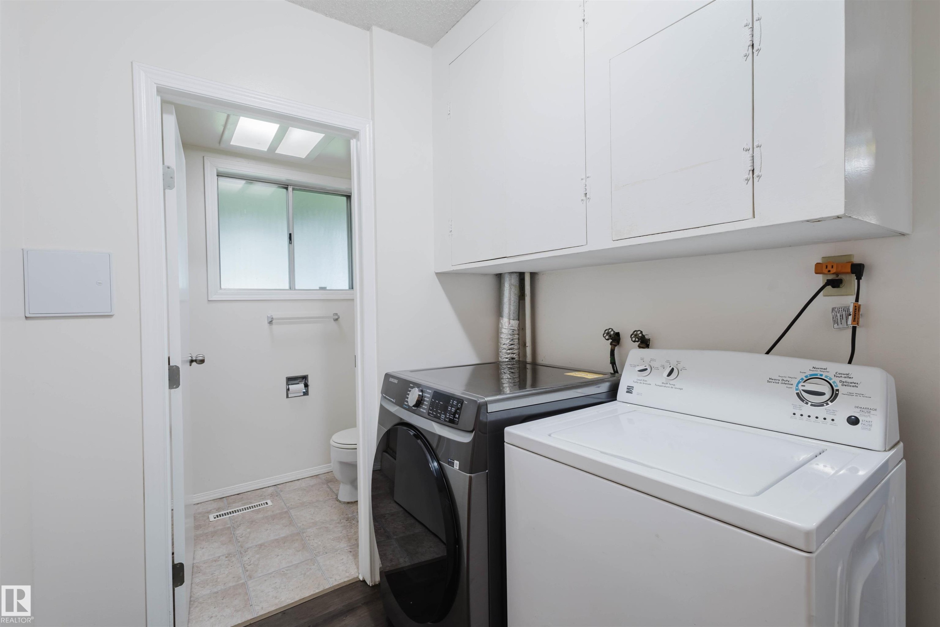 Edmonton, AB - Indoor Photo Showing Laundry Room