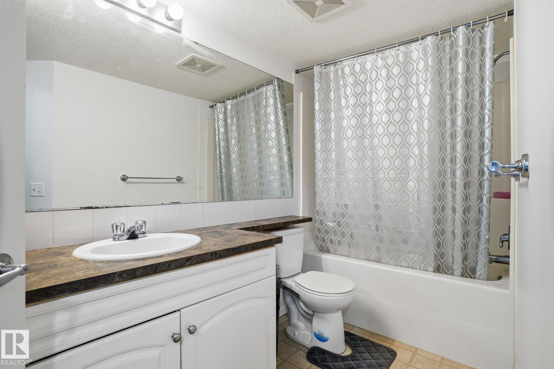 43 150 Edwards Drive, Edmonton, AB - Indoor Photo Showing Bathroom