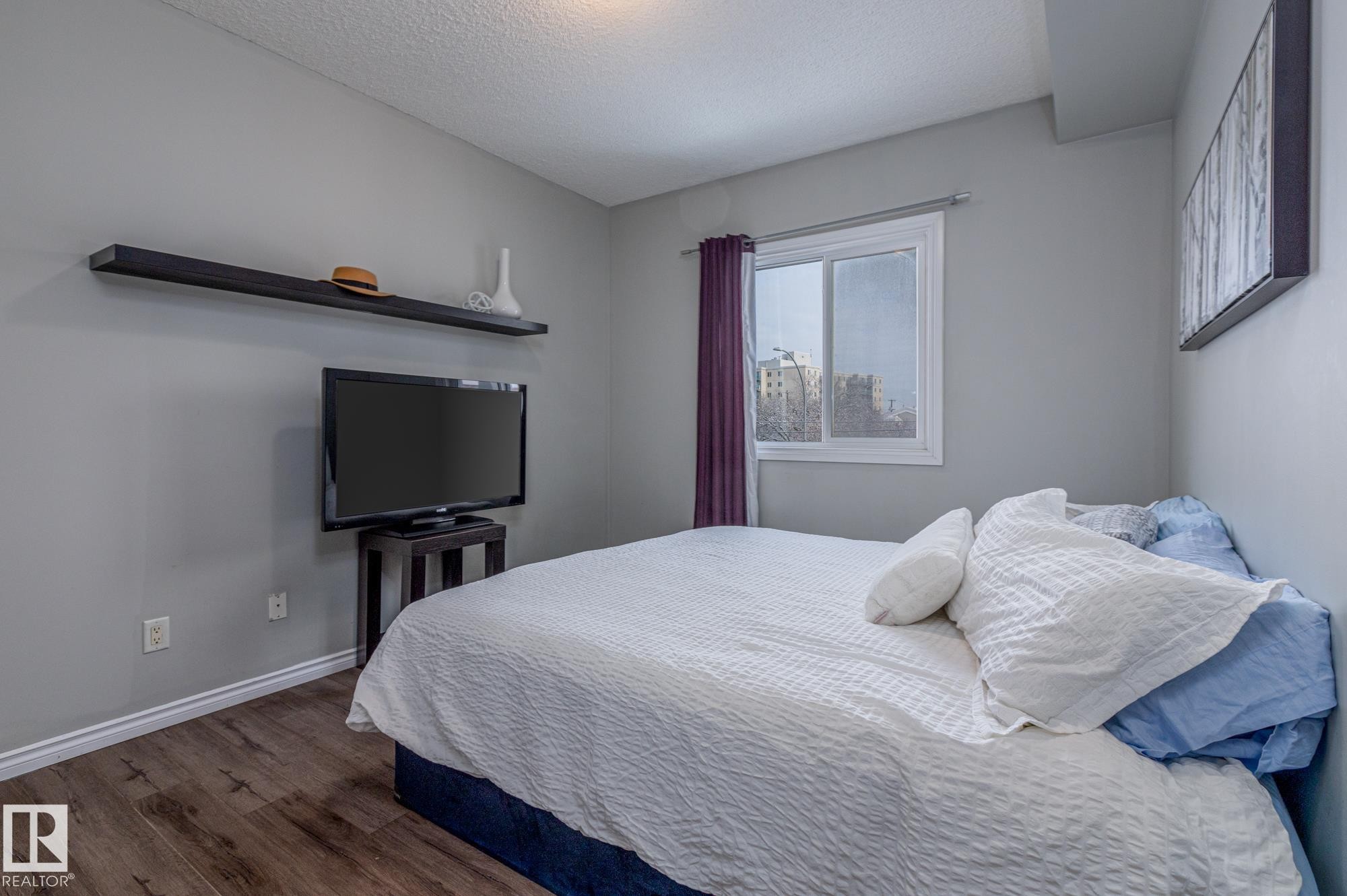 208 10118 95 Street, Edmonton, AB - Indoor Photo Showing Bedroom