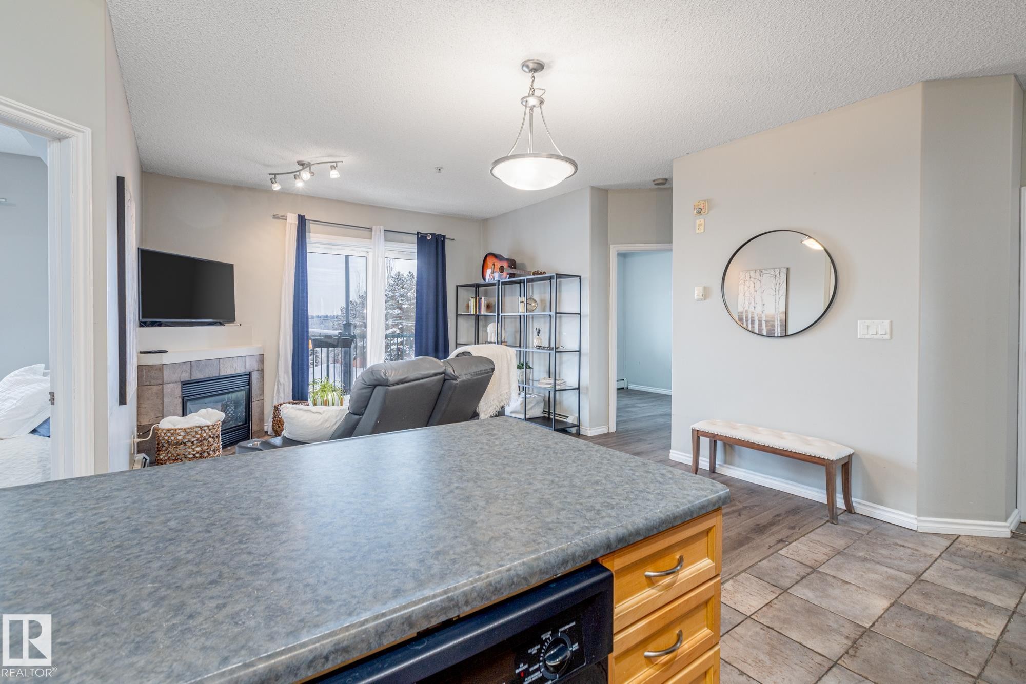 208 10118 95 Street, Edmonton, AB - Indoor With Fireplace