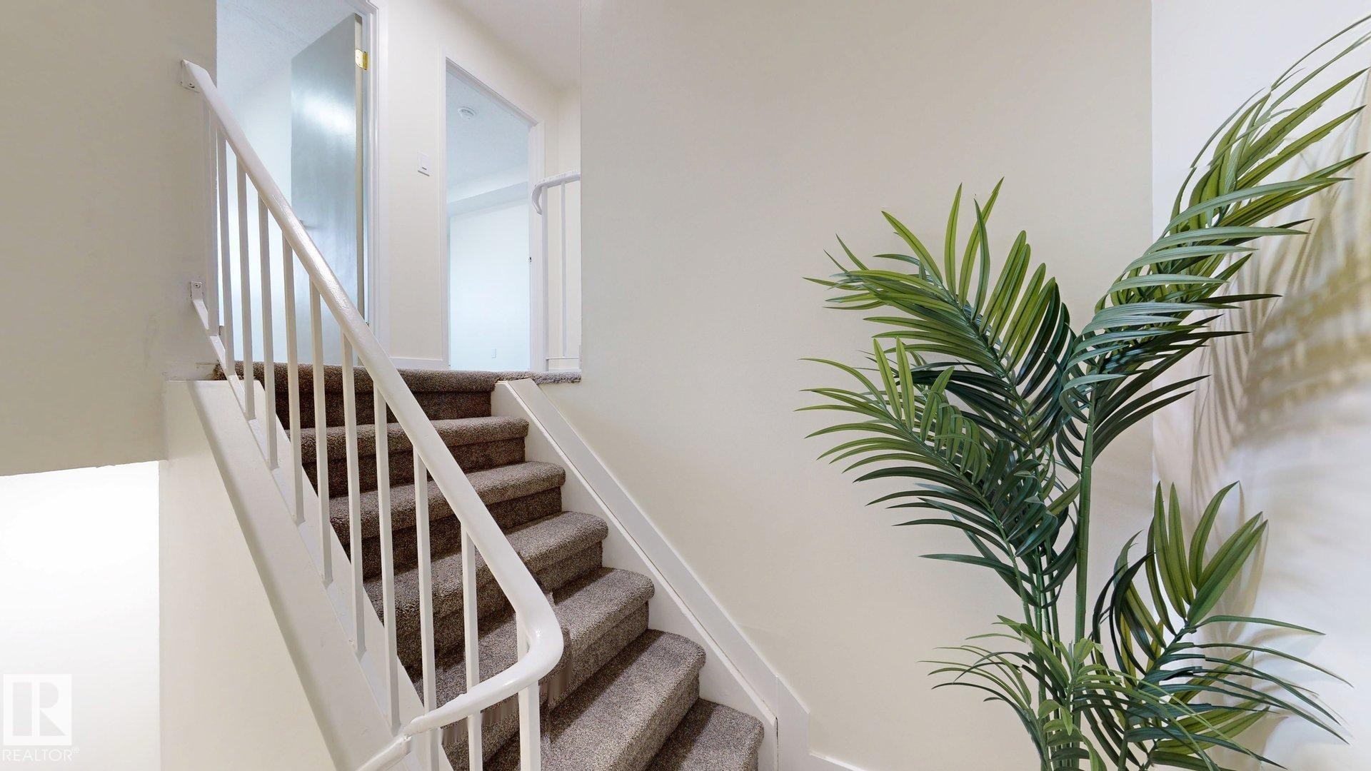 View of stairway - 114 2908 116A Avenue, Edmonton, AB - Indoor Photo Showing Other Room