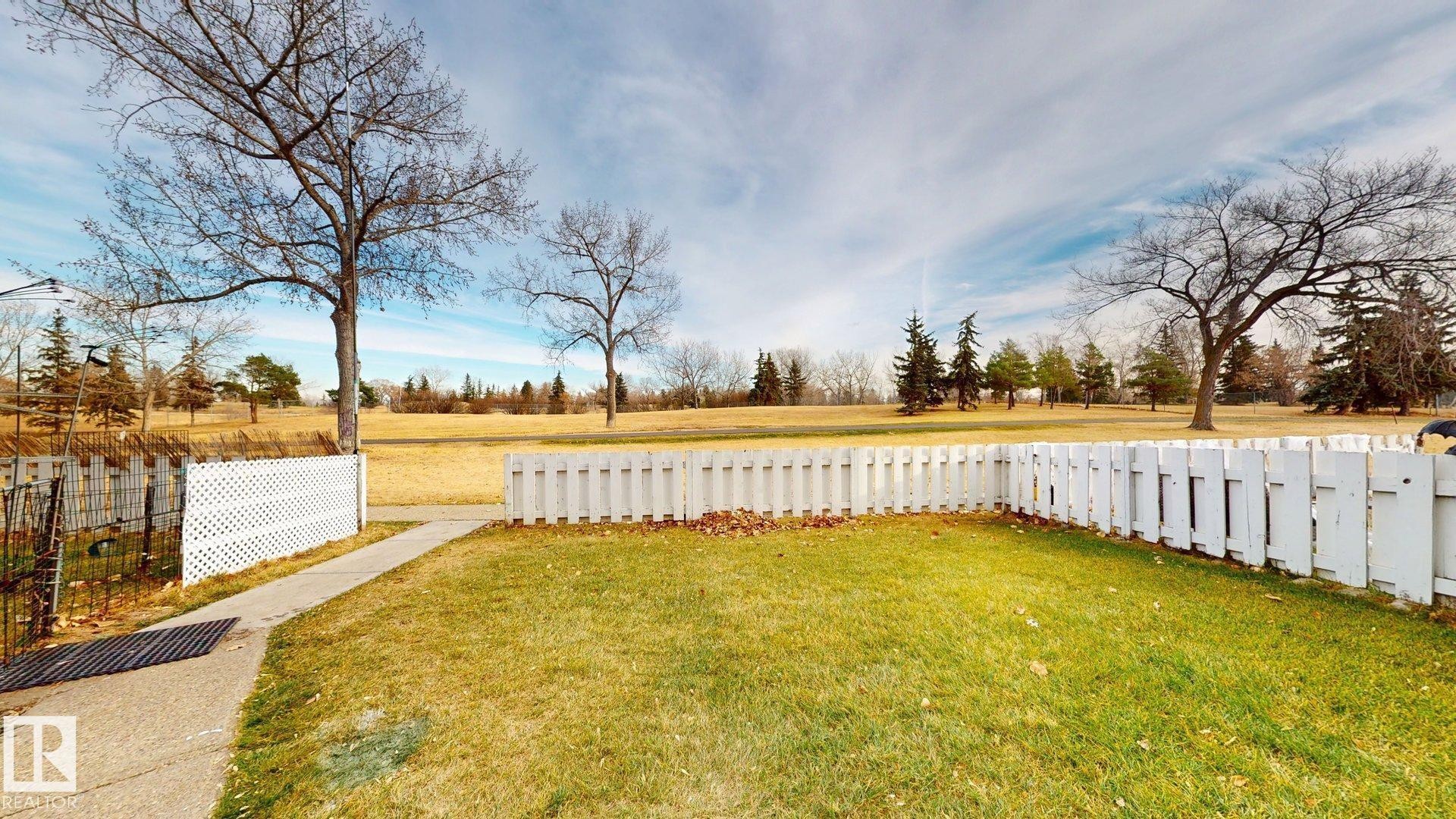 View of fenced backyard - 114 2908 116A Avenue, Edmonton, AB - Outdoor